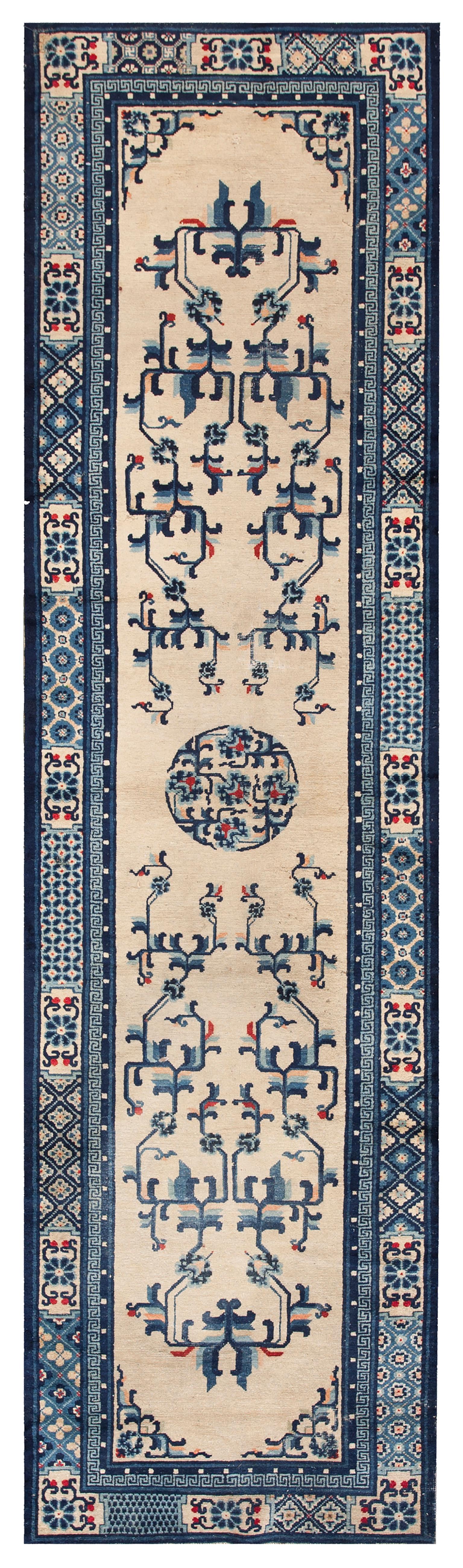 Antiker chinesischer Peking-Teppich 3' 2 Zoll x 11' 6 Zoll (Handgeknüpft) im Angebot