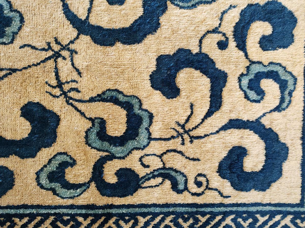 Chinesischer Peking-Teppich des späten 19. Jahrhunderts ( 1,22 m x 1,83 m – 122 x 203 cm) im Zustand „Gut“ im Angebot in New York, NY