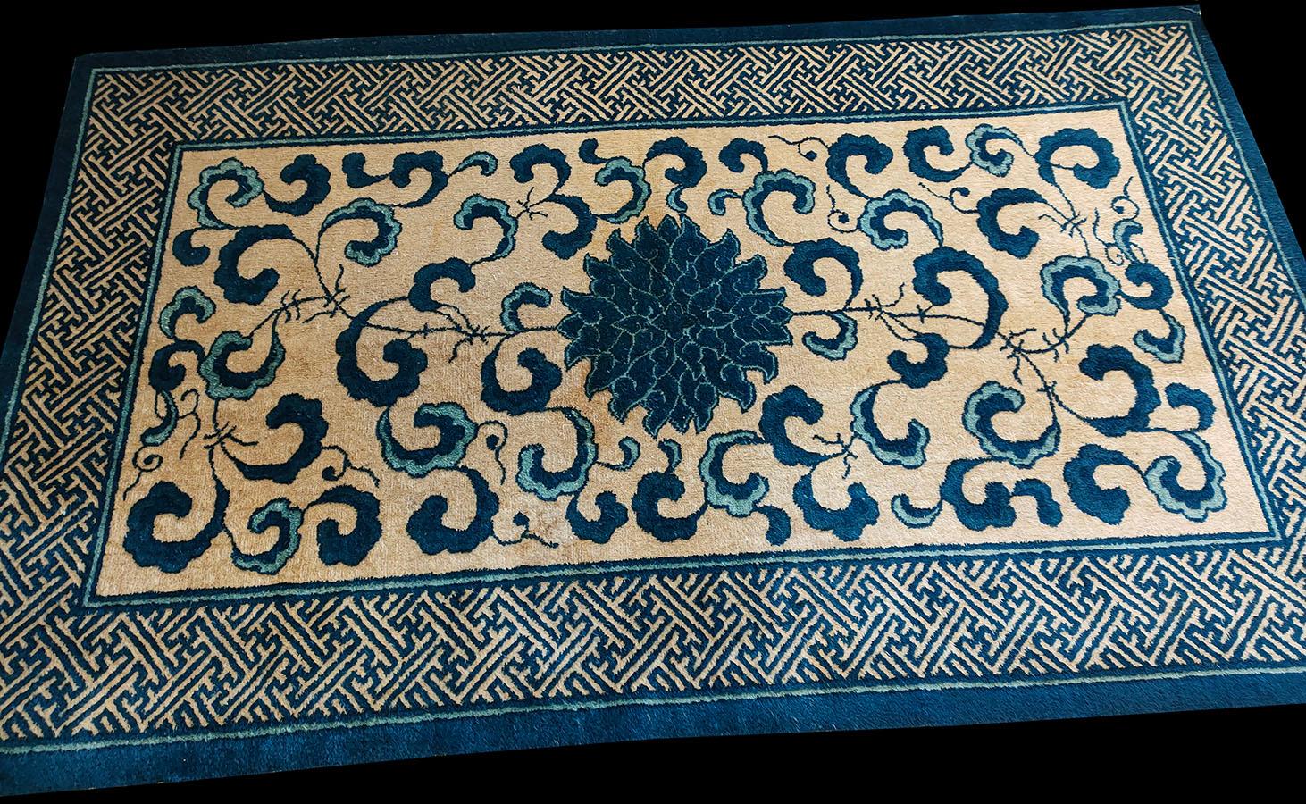 Chinesischer Peking-Teppich des späten 19. Jahrhunderts ( 1,22 m x 1,83 m – 122 x 203 cm) (Frühes 20. Jahrhundert) im Angebot