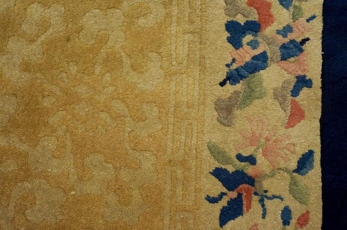 Wool Early 20th Century Oval Chinese Peking Carpet ( 5 2