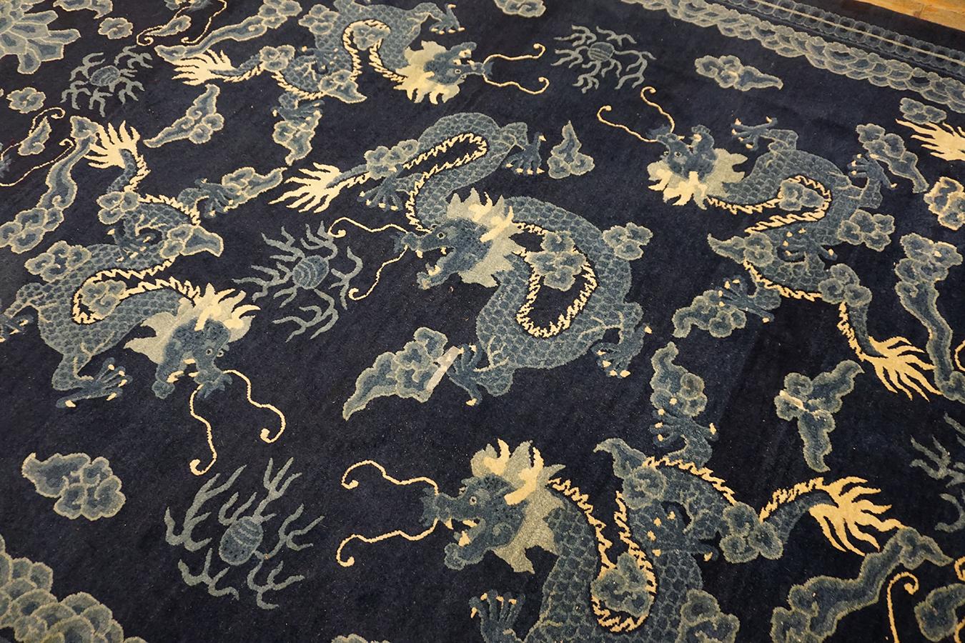 Chinesischer Pekinger Drachenteppich des frühen 20. Jahrhunderts ( 7'' x 10'' - 215 x 305) im Zustand „Gut“ im Angebot in New York, NY