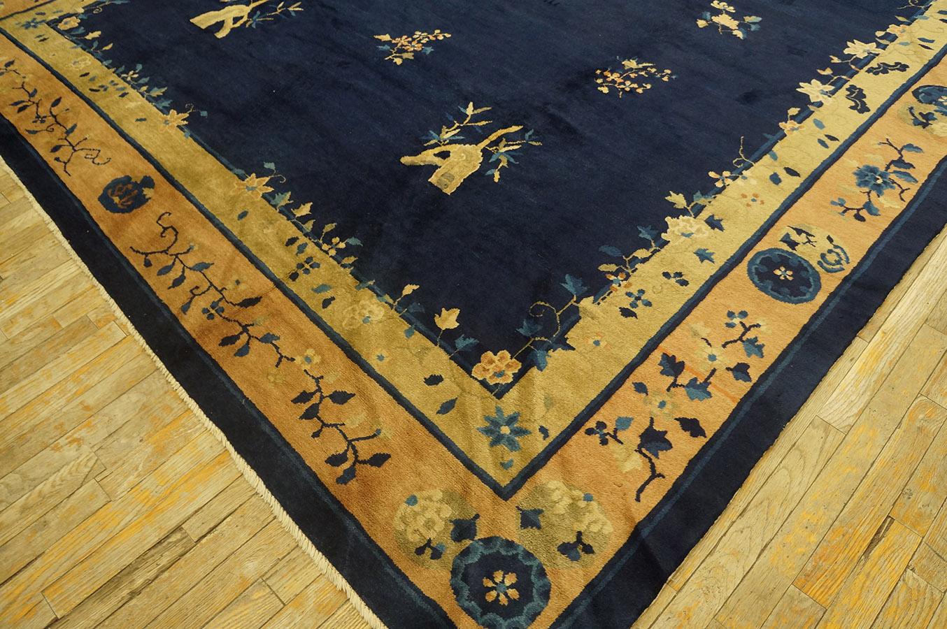 Tapis chinois de Pékin du début du 20e siècle ( 9' 2'' x 11' 7'' - 280 x 353 cm) en vente 2
