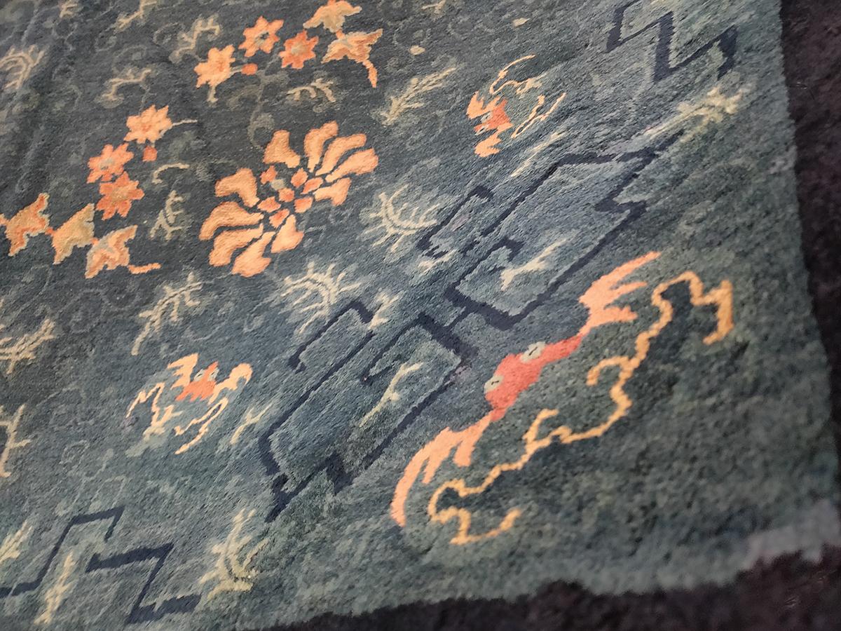 Tapis chinois ancien de Pékin de style chinois Bon état - En vente à New York, NY