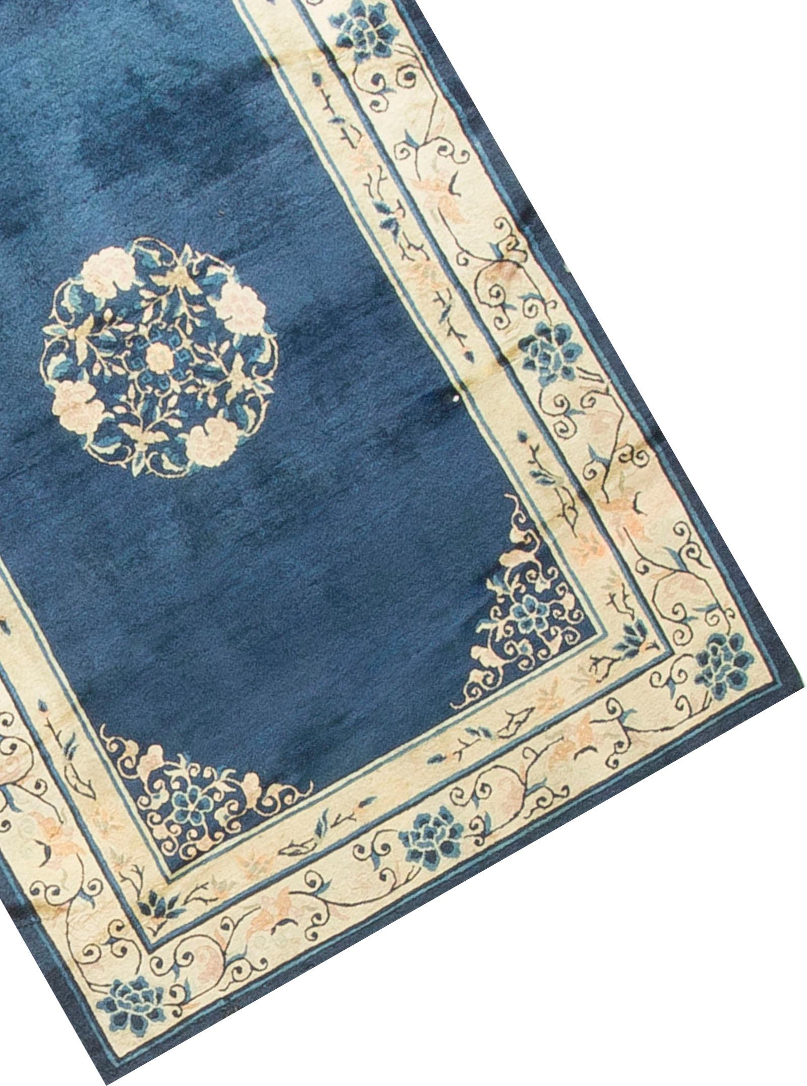 Tissé à la main Tapis chinois antique de Pékin:: vers 1880 en vente