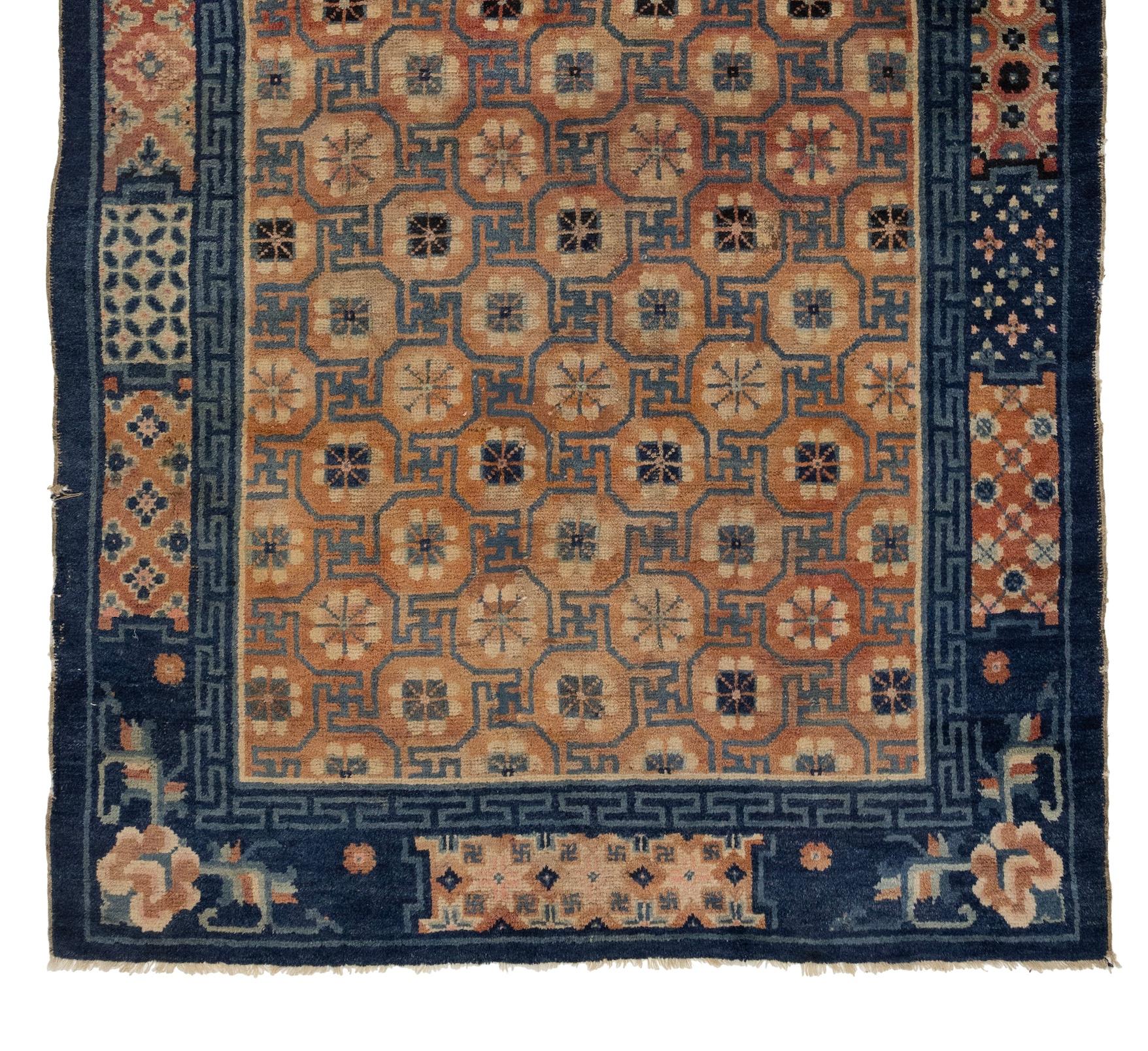 Antique Chinese Peking Rug, circa 1880s In Good Condition For Sale In Los Angeles, CA