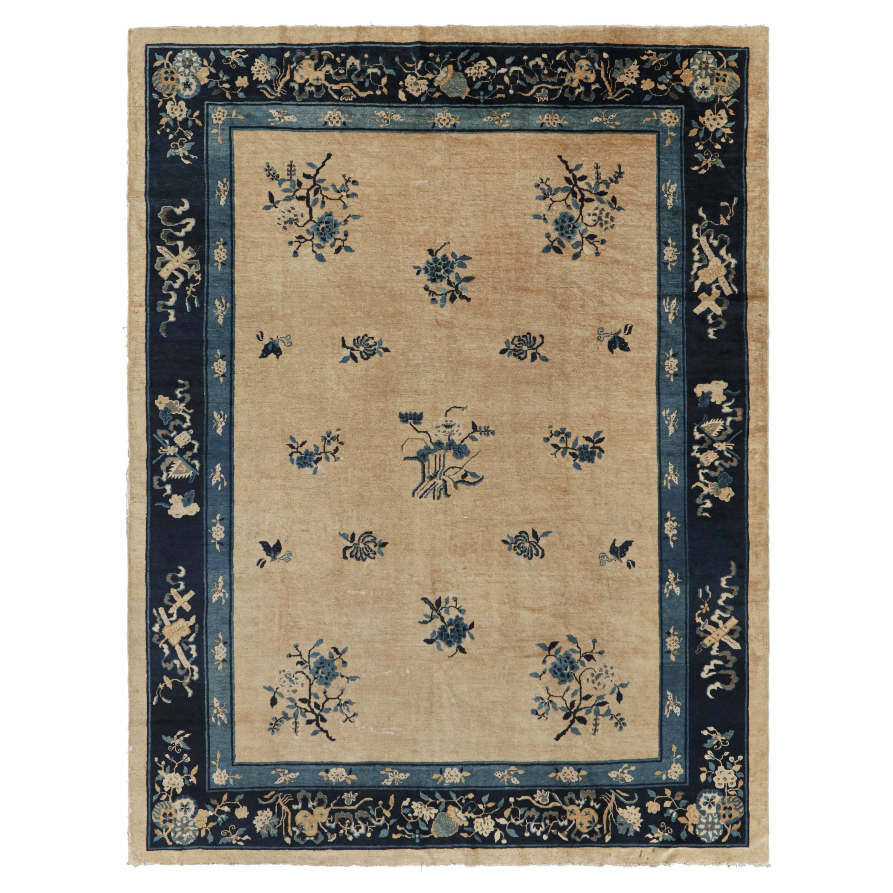 Tapis chinois antique de Pékin en beige et bleu avec motifs floraux - Rug & Kilim
