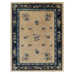 Tapis chinois antique de Pékin en beige et bleu avec motifs floraux - Rug & Kilim