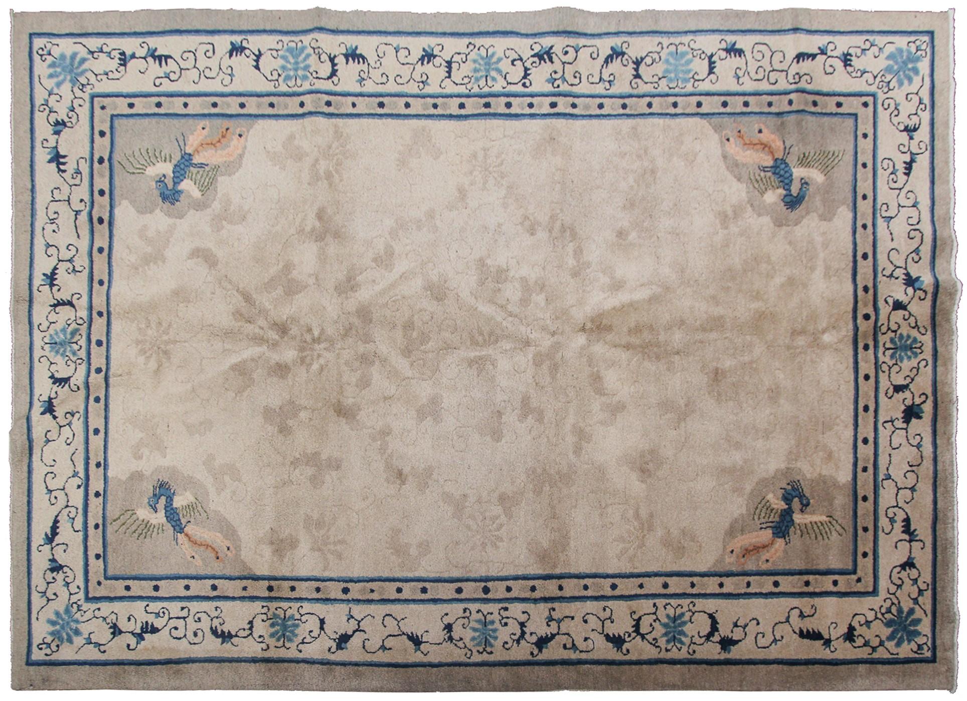 Antico tappeto Art Deco cinese di Pechino Raro disegno del pavone Beige
6' x 8'8