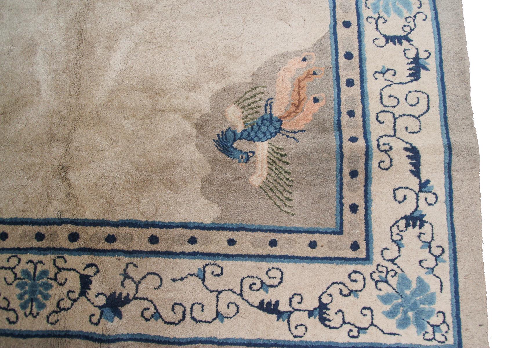 Annodato a mano Antico tappeto cinese Peking Peacock Beige 6x9 Antico tappeto Art Deco 1900 in vendita