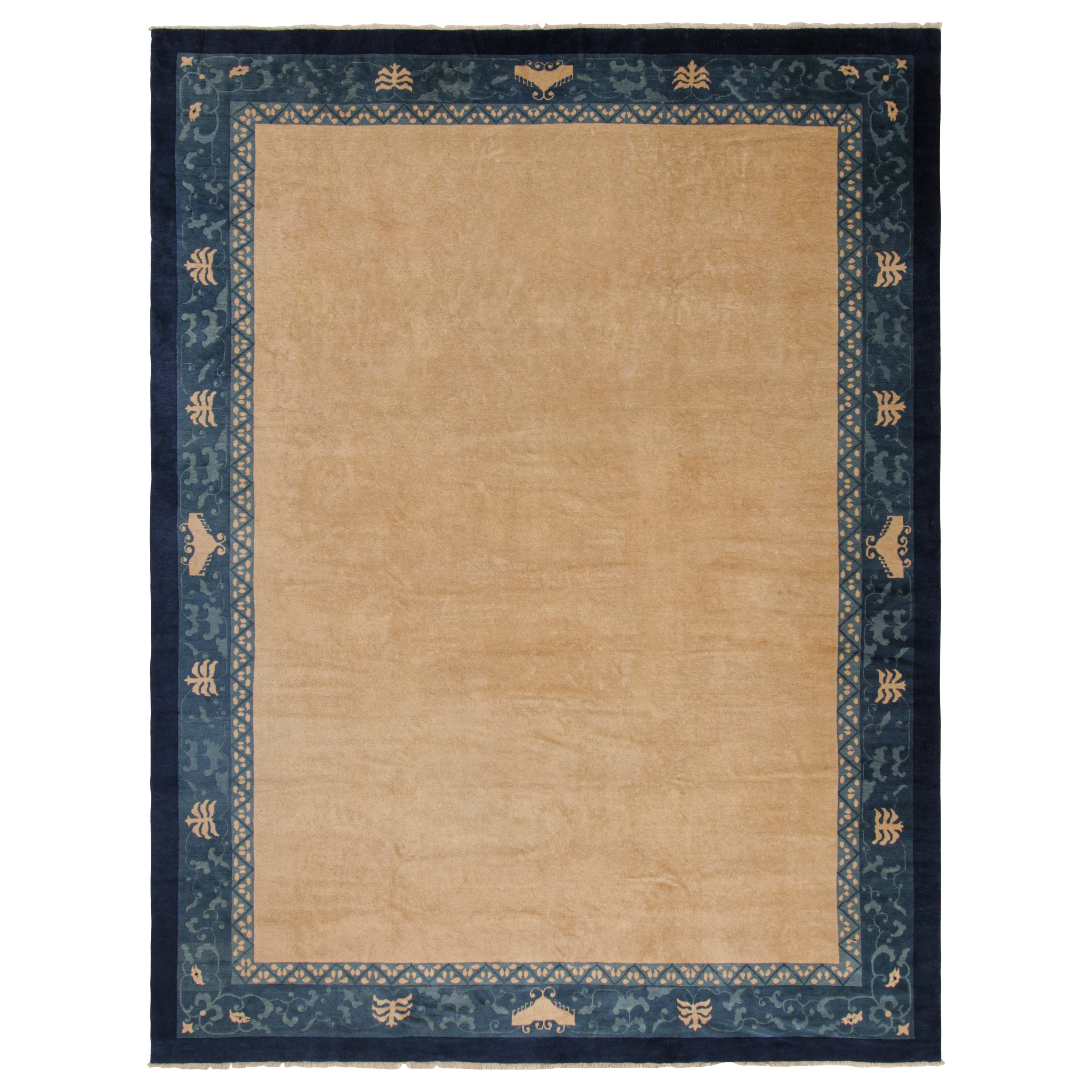 Antico tappeto cinese Peking con campo aperto beige e bordo blu