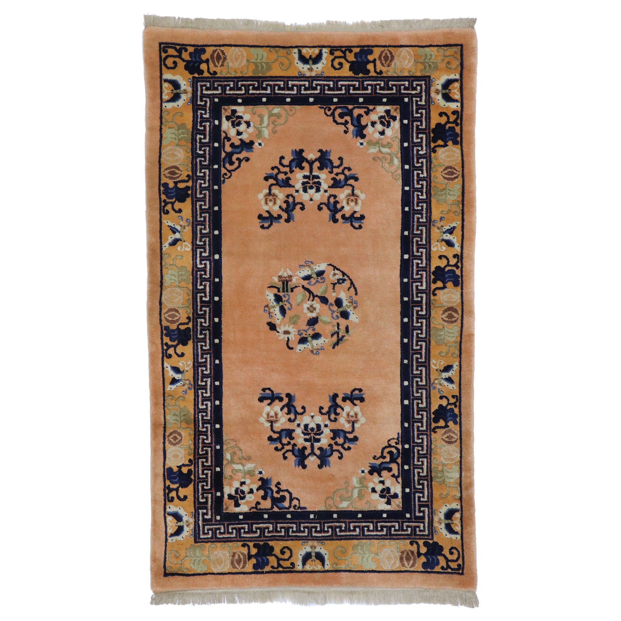 Tapis pékinois ancien avec chinoiserie chic