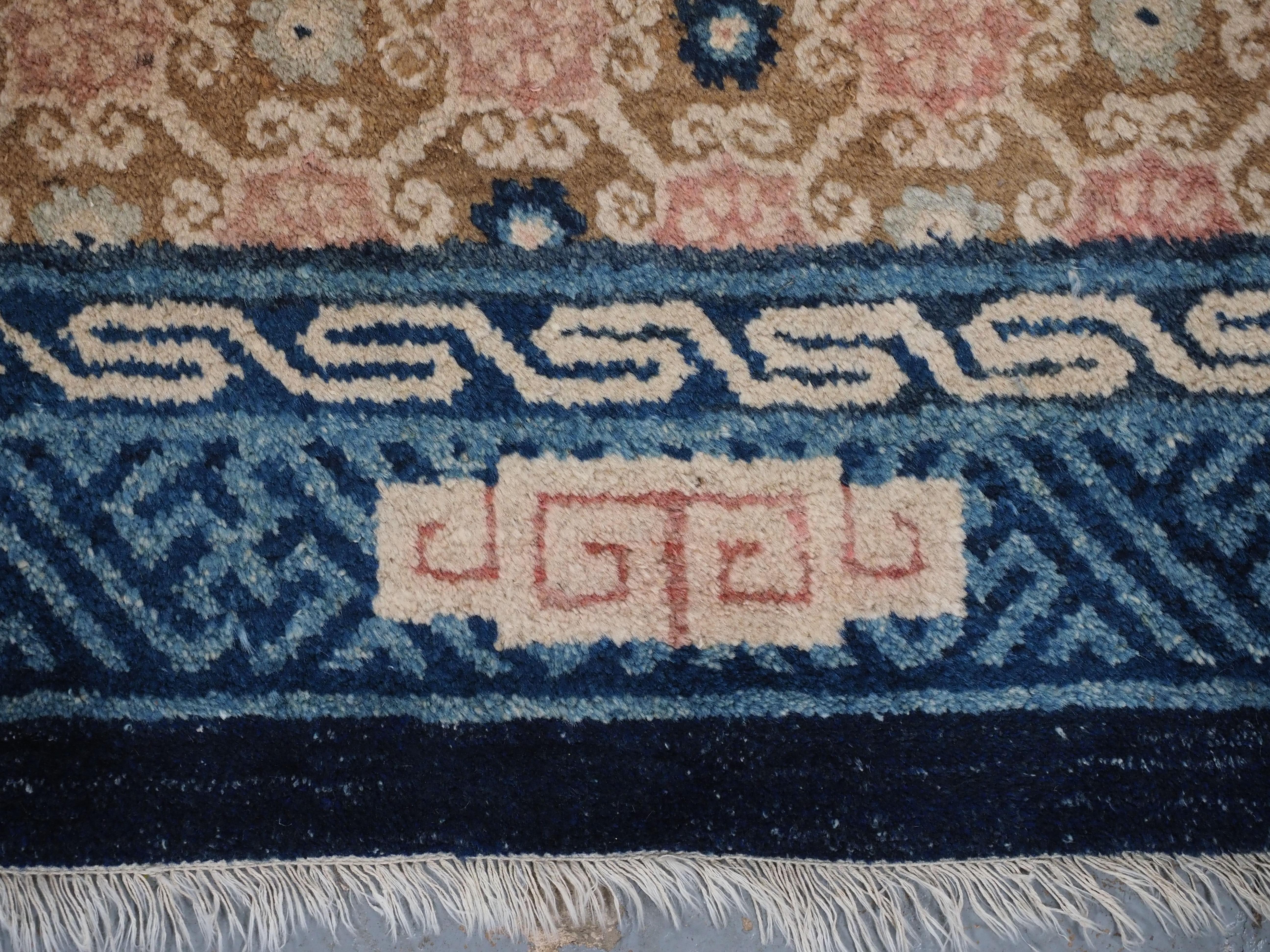 Antique Chinese Peking rug with lattice design.  Circa 1900. For Sale 6