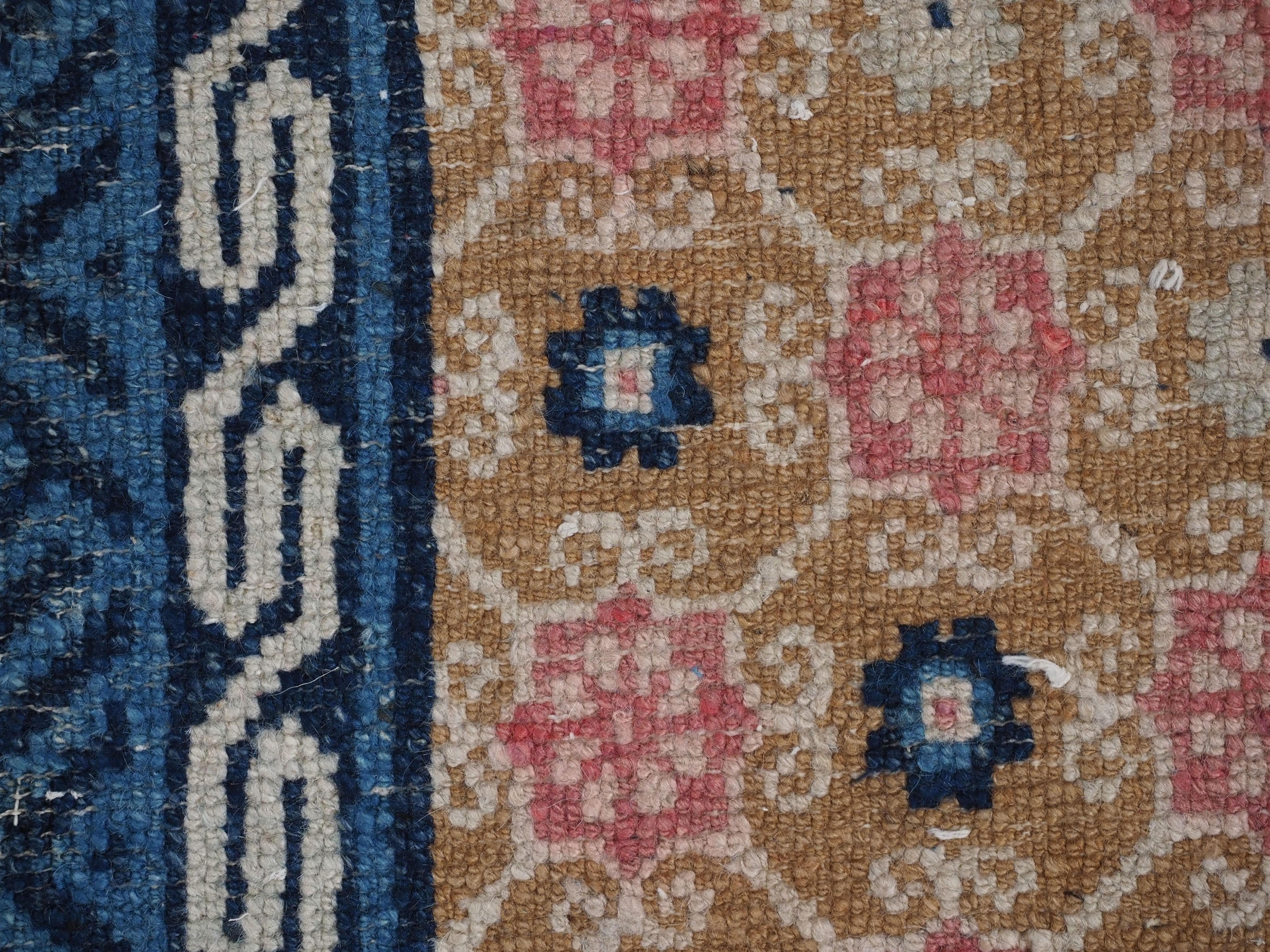 Antique Chinese Peking rug with lattice design.  Circa 1900. For Sale 8