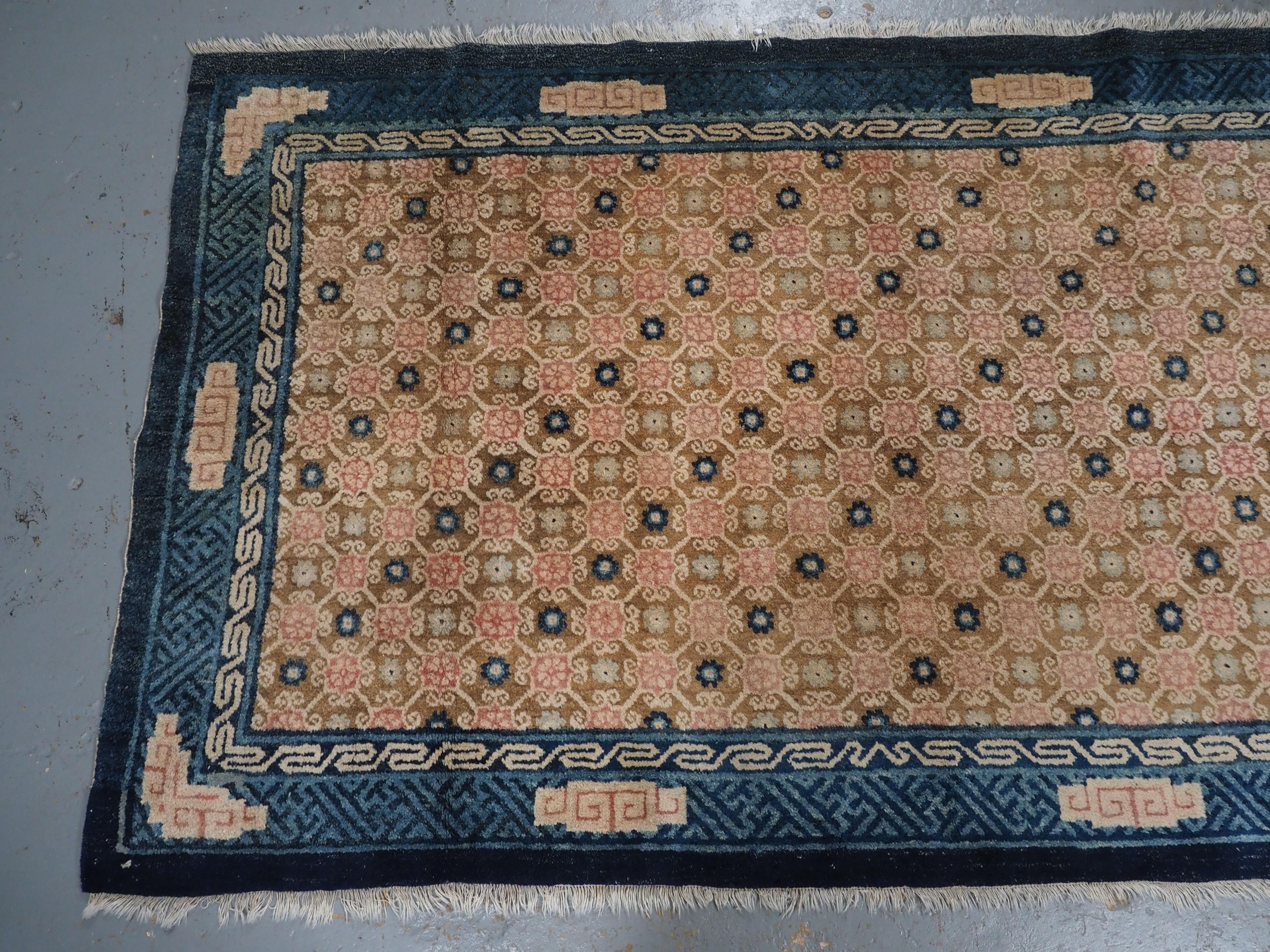 Antique Chinese Peking rug with lattice design.  Circa 1900. In Good Condition For Sale In Moreton-In-Marsh, GB