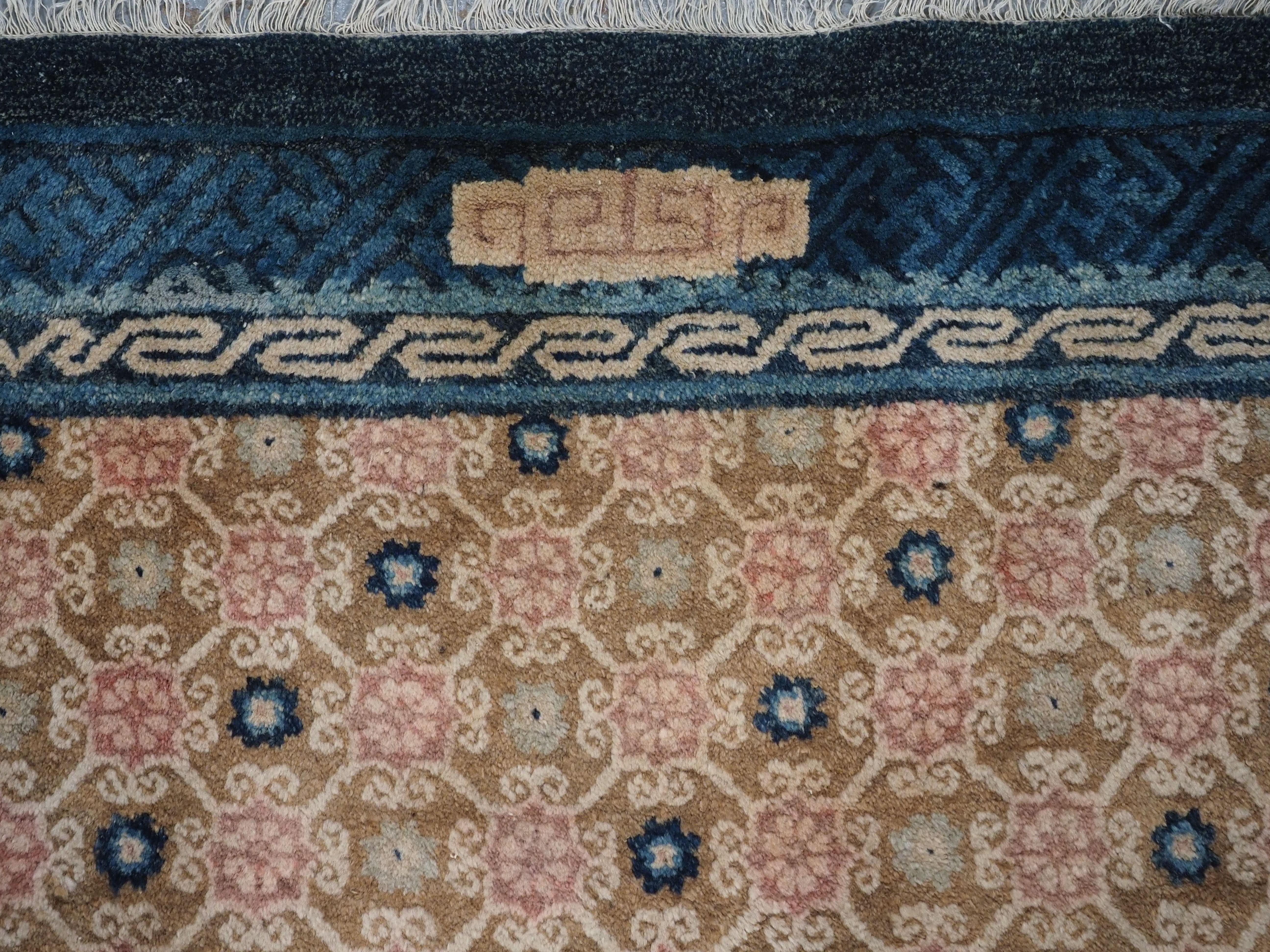 Antique Chinese Peking rug with lattice design.  Circa 1900. For Sale 3