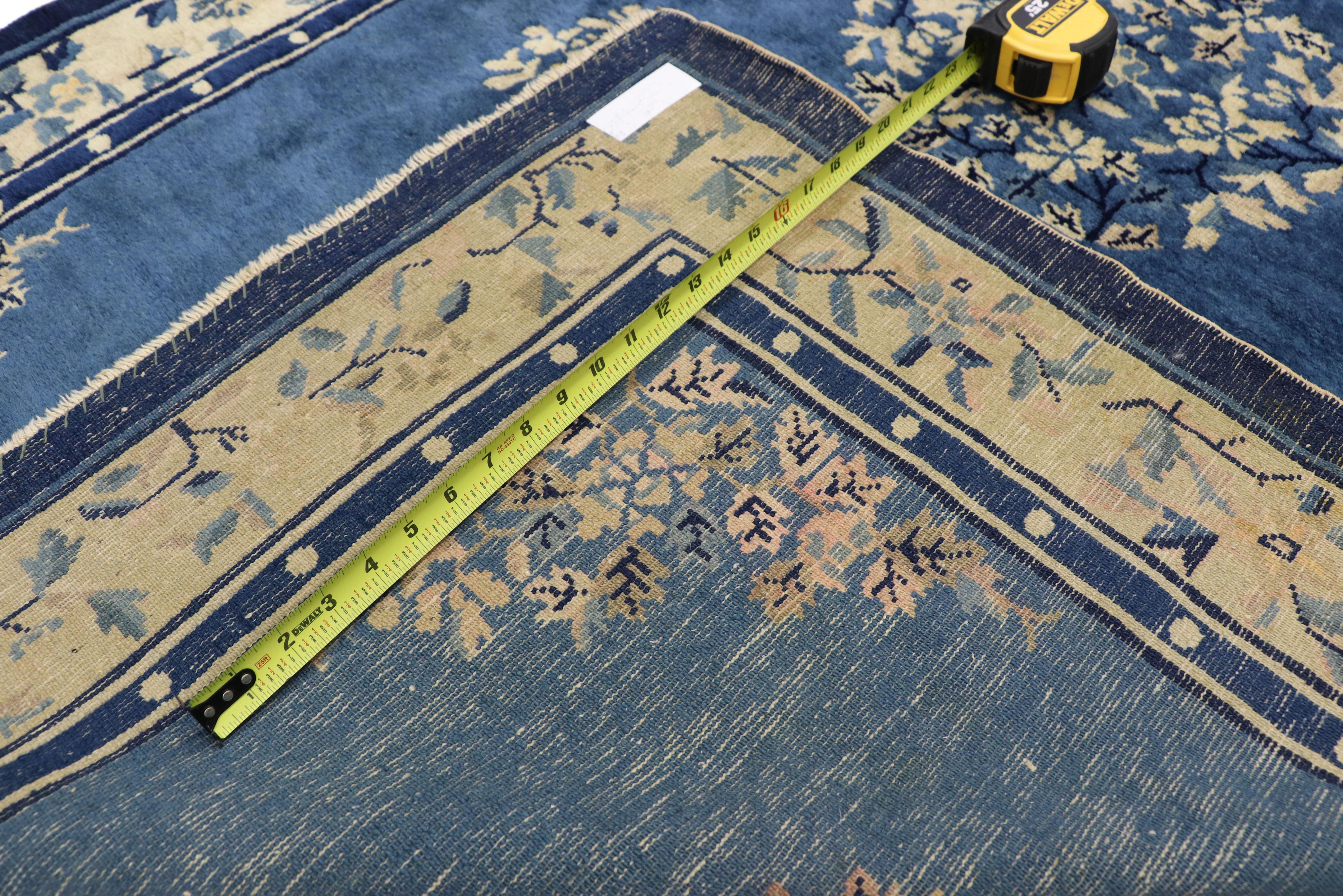 Noué à la main Tapis chinois pékinois ancien avec chinoiserie romantique et style chic en vente