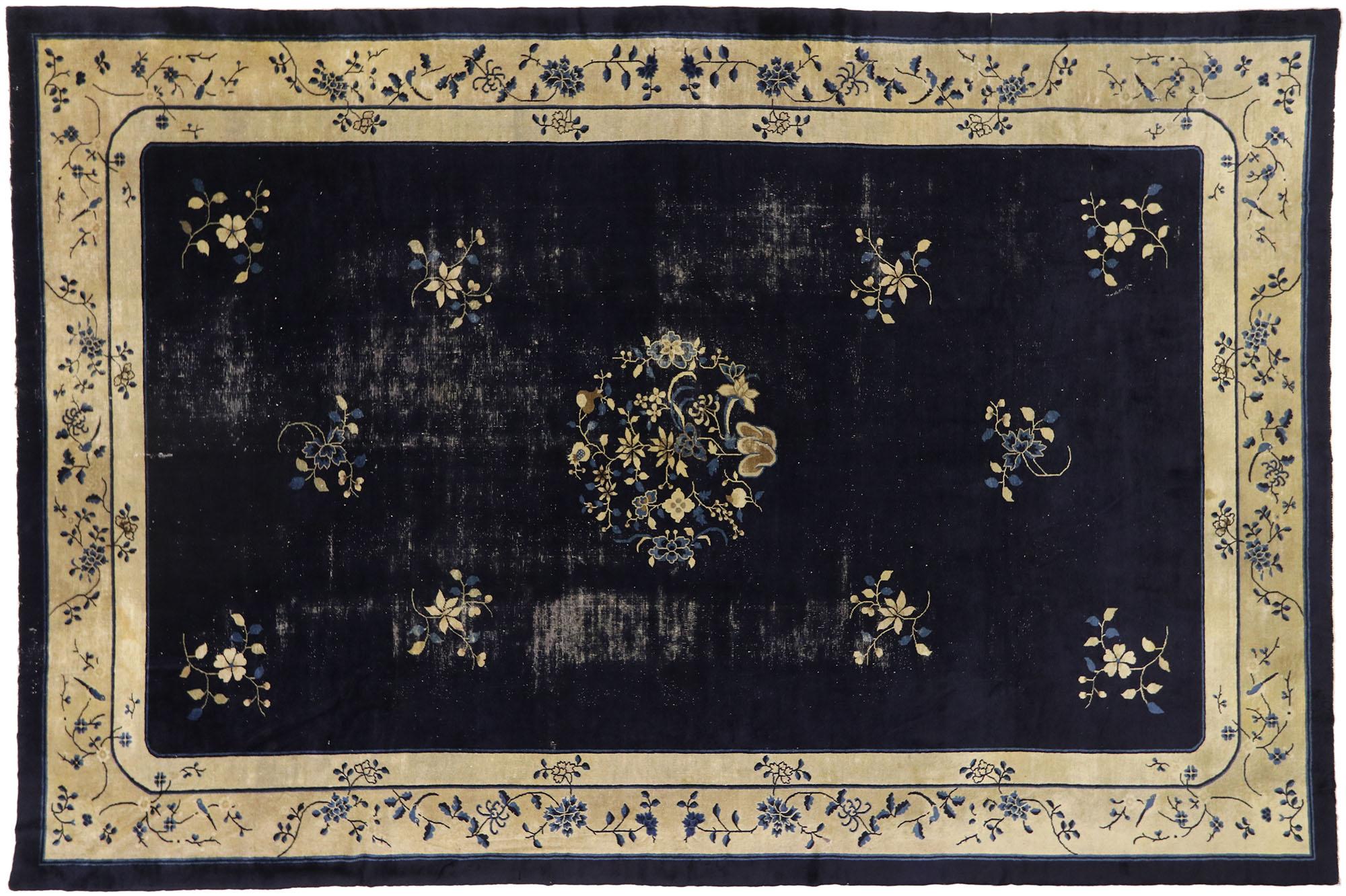 Antique Chinese Peking Rug with Rustic Chinoiserie Style For Sale 4
