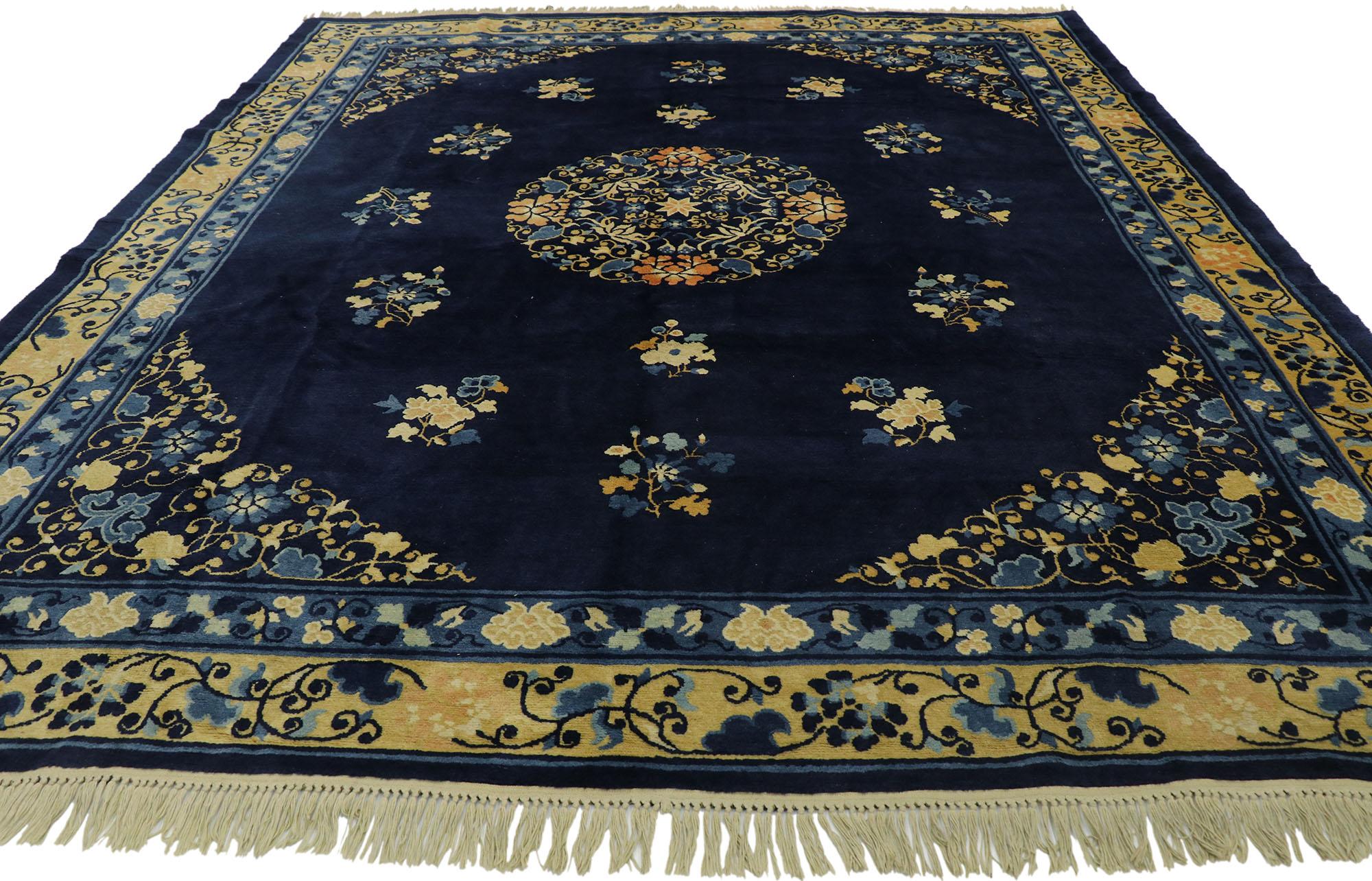 Antique Chinese Peking Rug with Traditional Chinoiserie Style In Good Condition For Sale In Dallas, TX