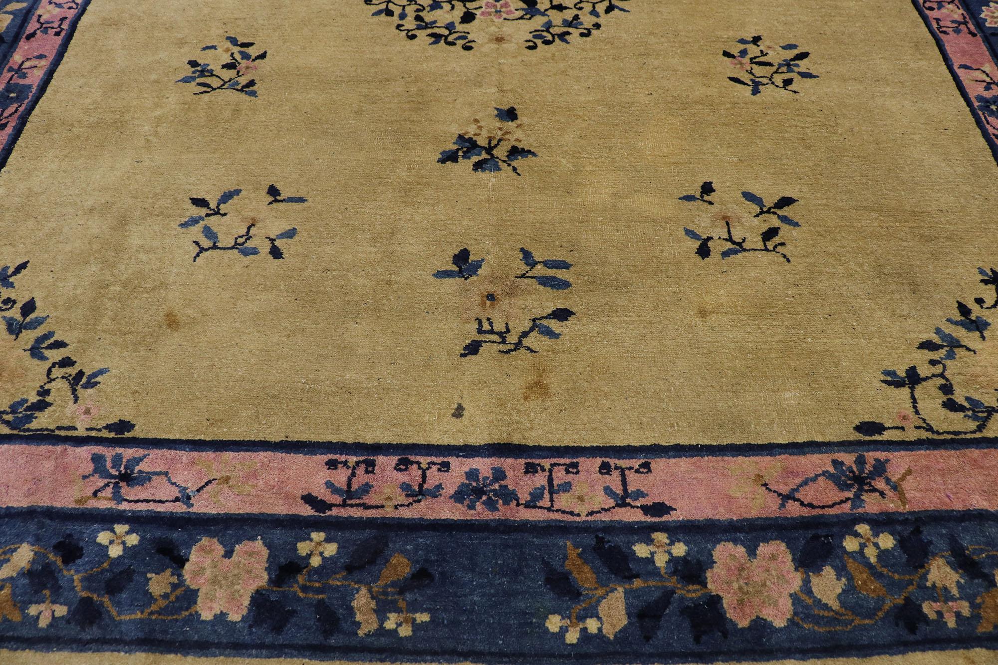Antique Chinese Peking Rug with Traditional Chinoiserie Style In Good Condition For Sale In Dallas, TX