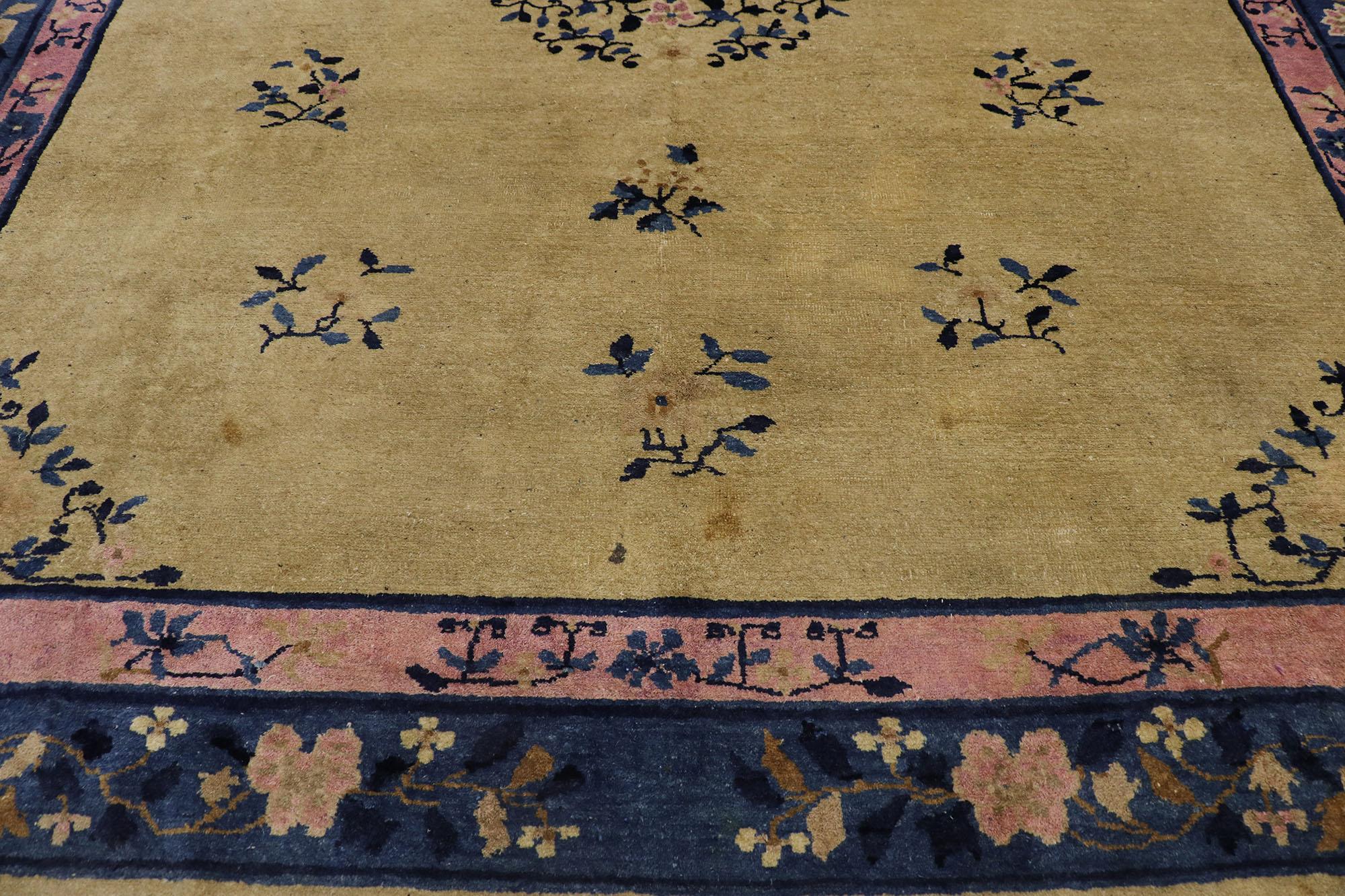 Chinoiseries Tapis chinois pékinois ancien avec style traditionnel chinoiserie en vente