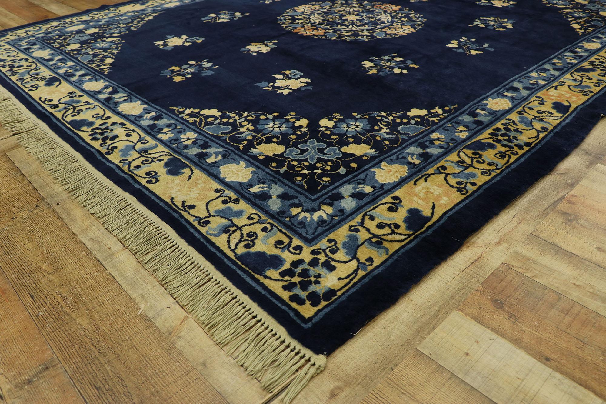 20ième siècle Tapis chinois pékinois ancien avec style traditionnel chinoiserie en vente