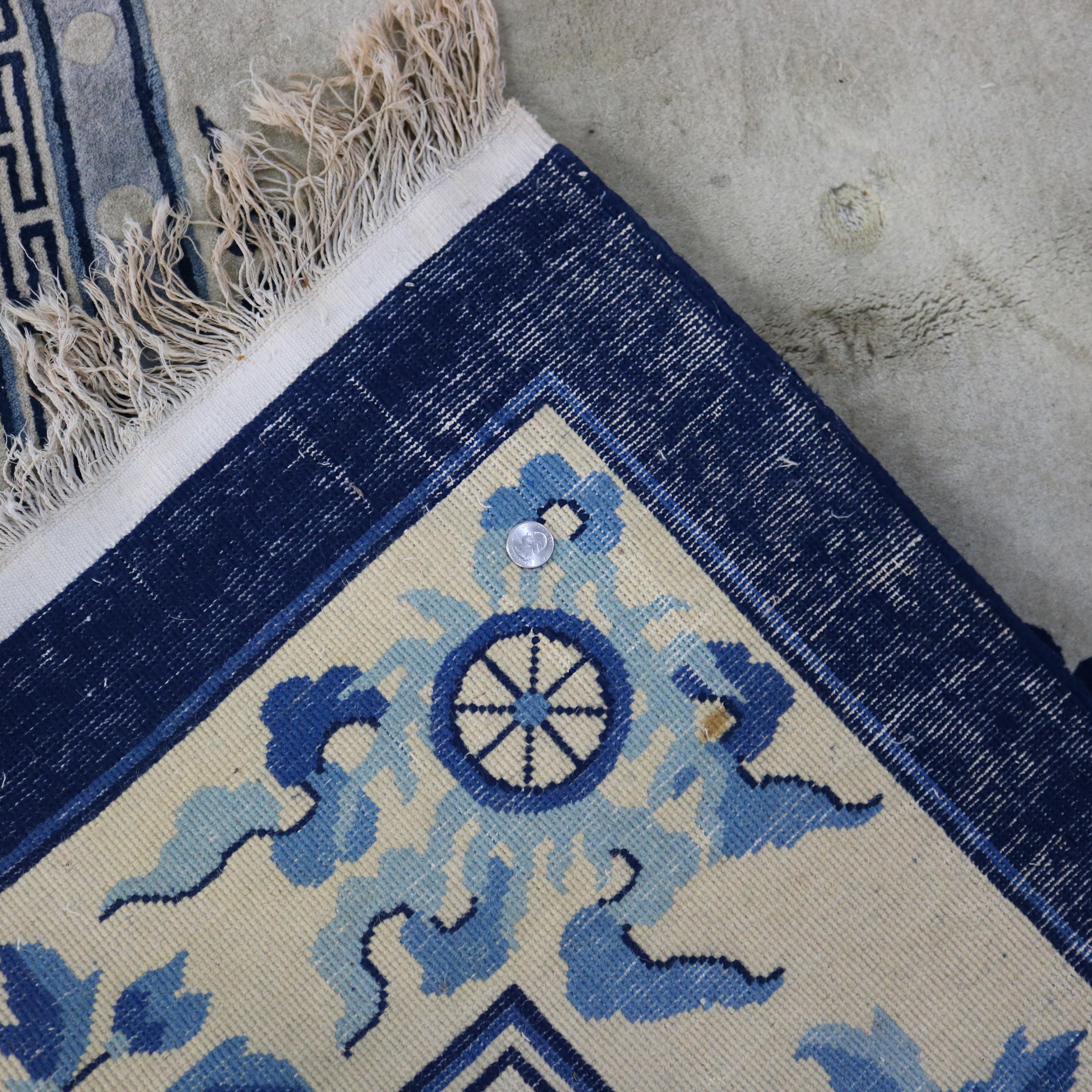Antiker chinesischer blau-weißer orientalischer Teppich aus Wolle der Pekinger Schule, um 1930 im Angebot 7