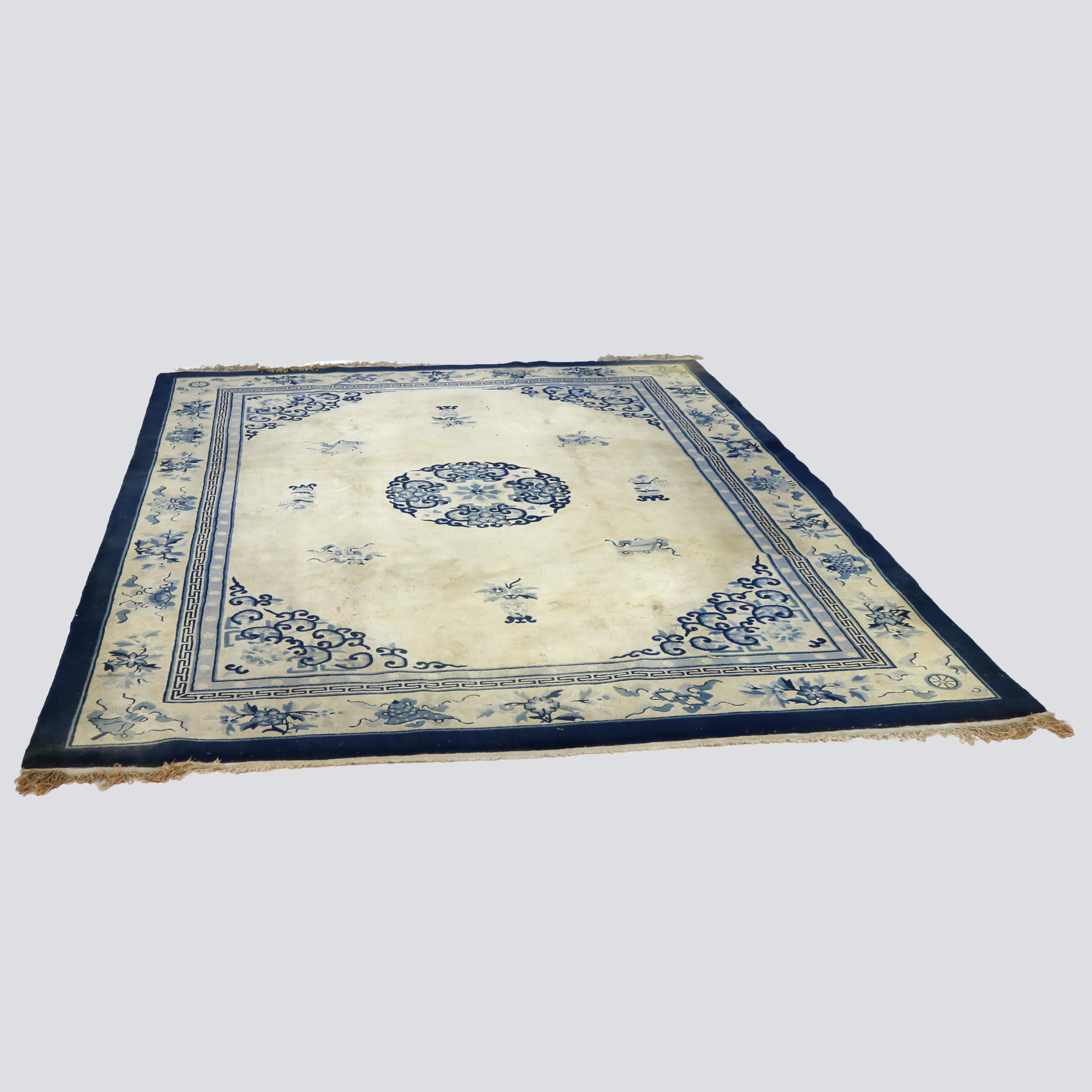 Antiker chinesischer blau-weißer orientalischer Teppich aus Wolle der Pekinger Schule, um 1930 (20. Jahrhundert) im Angebot