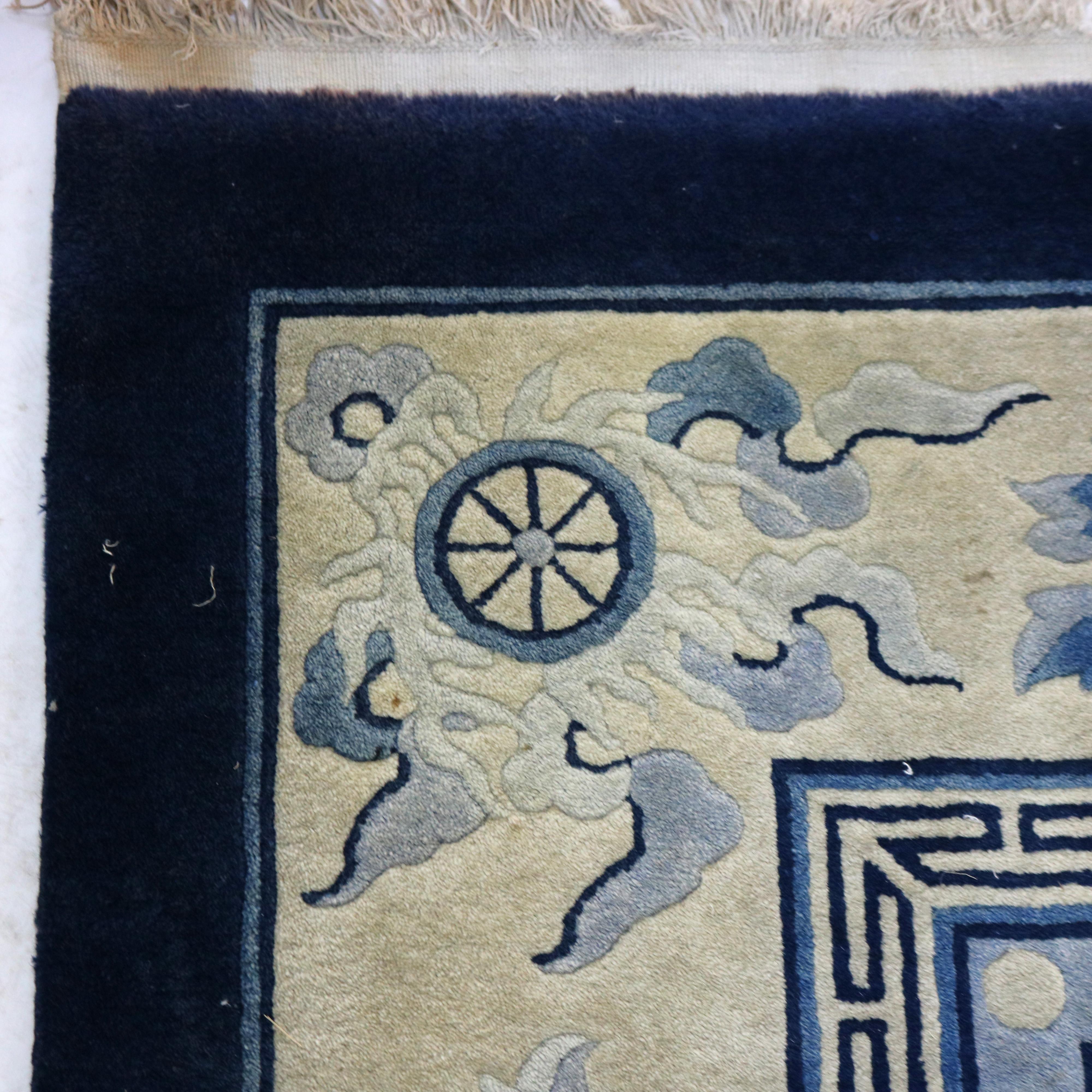 Antiker chinesischer blau-weißer orientalischer Teppich aus Wolle der Pekinger Schule, um 1930 im Angebot 5