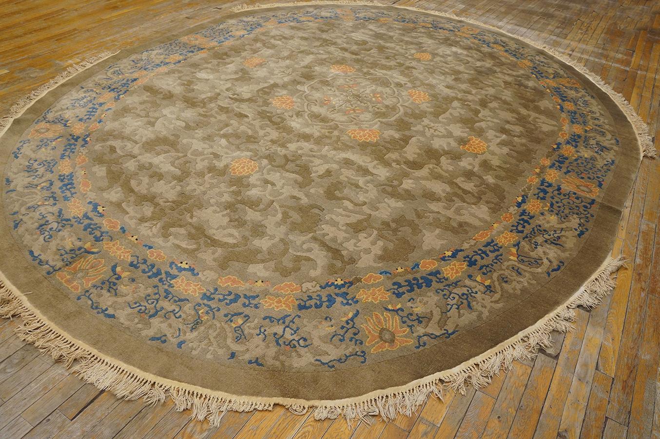 Fin du 19e siècle Tapis chinois ovale au dragon perçant 
9' x 11' 8