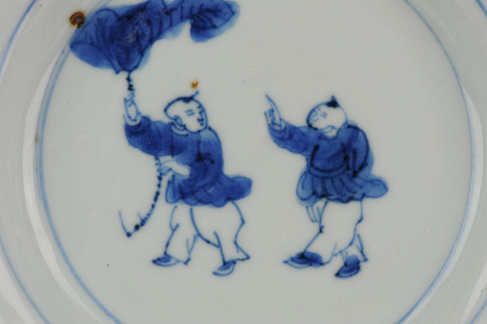 Assiette chinoise ancienne en porcelaine du 17ème siècle, Ming Tianqi, garçons transitionnels en vente 6