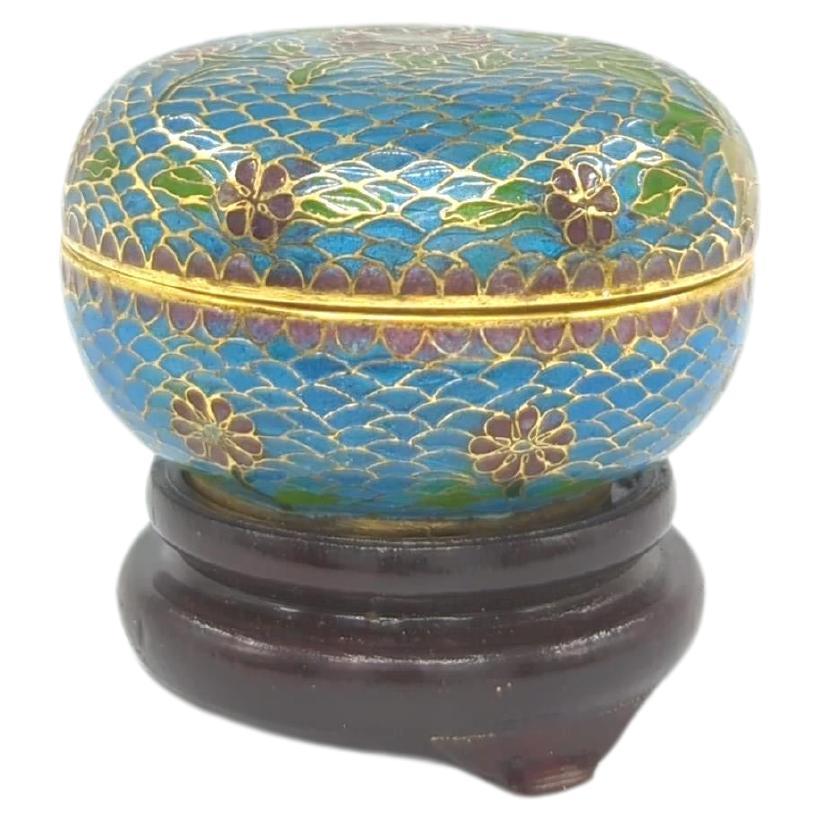 This early 20th-century Republic of China Plique-à-Jour covered box is an exceptional example of Chinese artisanship. Plique-à-Jour, a technique akin to cloisonné but without a backing, allows light to shine through the translucent enamel, creating