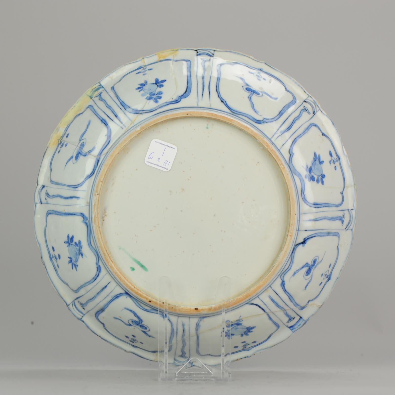 Antique Chinese Porcelain Wanli Kraak porcelain Plate Literatus In Good Condition In Amsterdam, Noord Holland