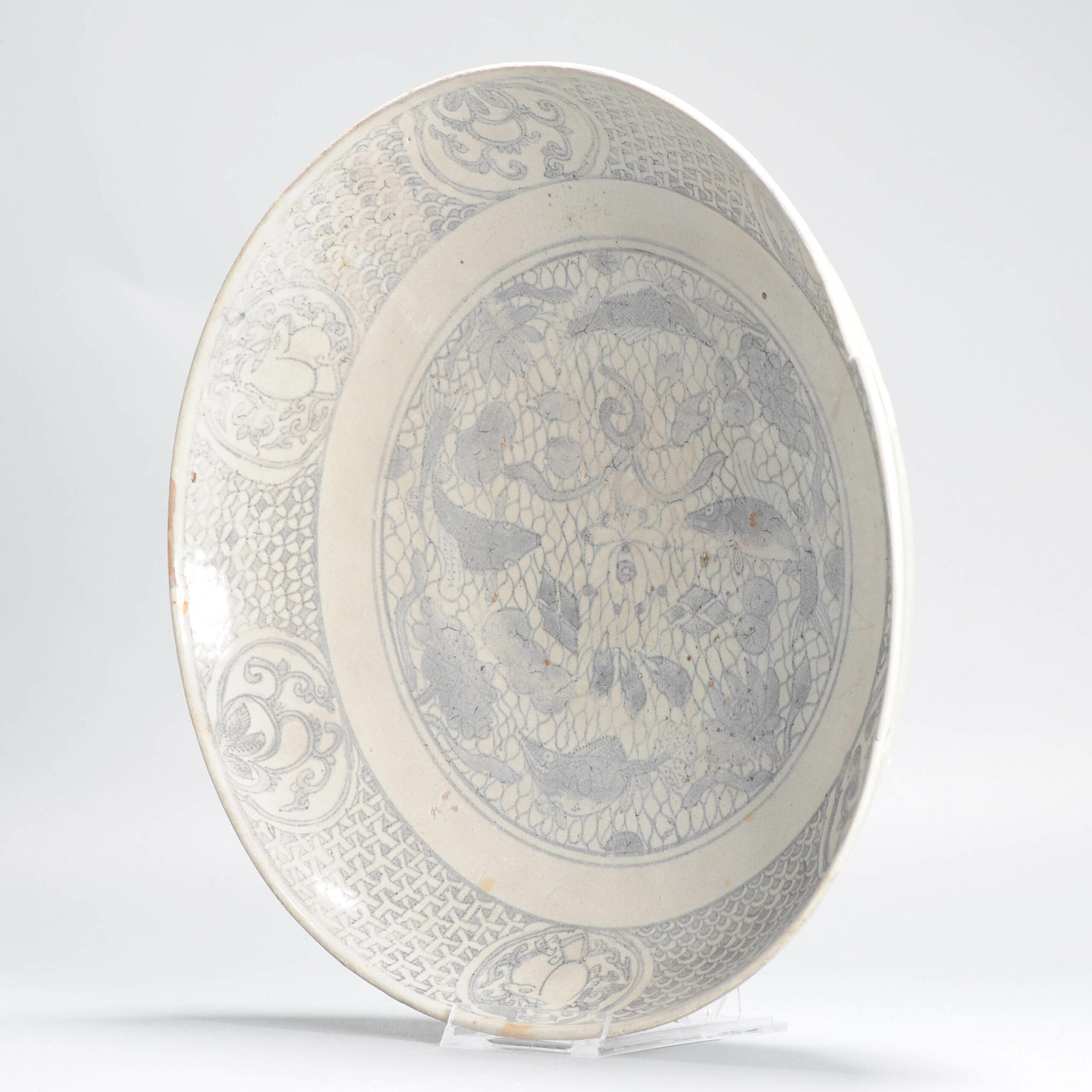 Antique Chinese Porcelain 16th century Jiajing/Wanli plate Fishes Fruits 6