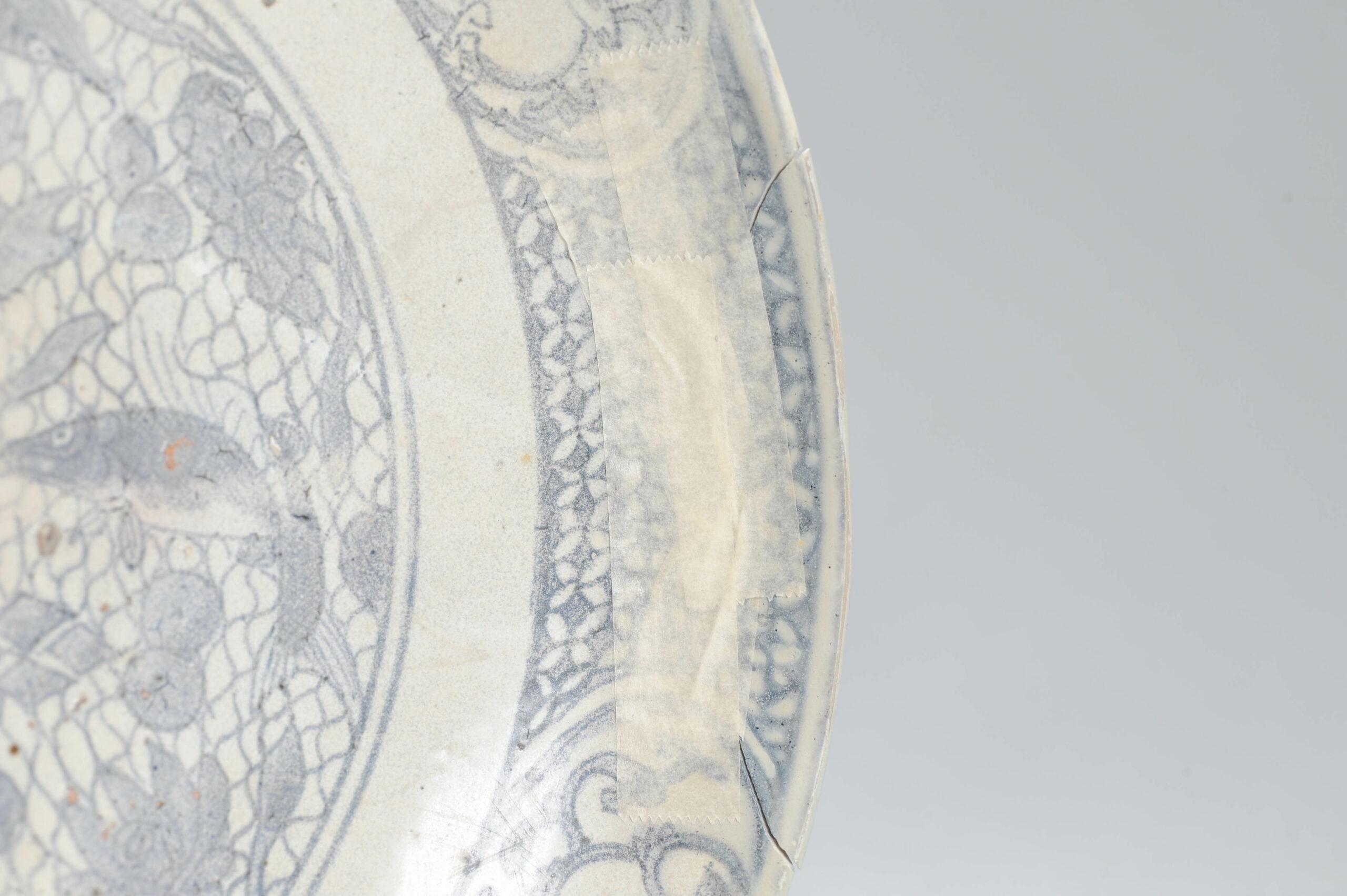 Antique Chinese Porcelain 16th century Jiajing/Wanli plate Fishes Fruits 10