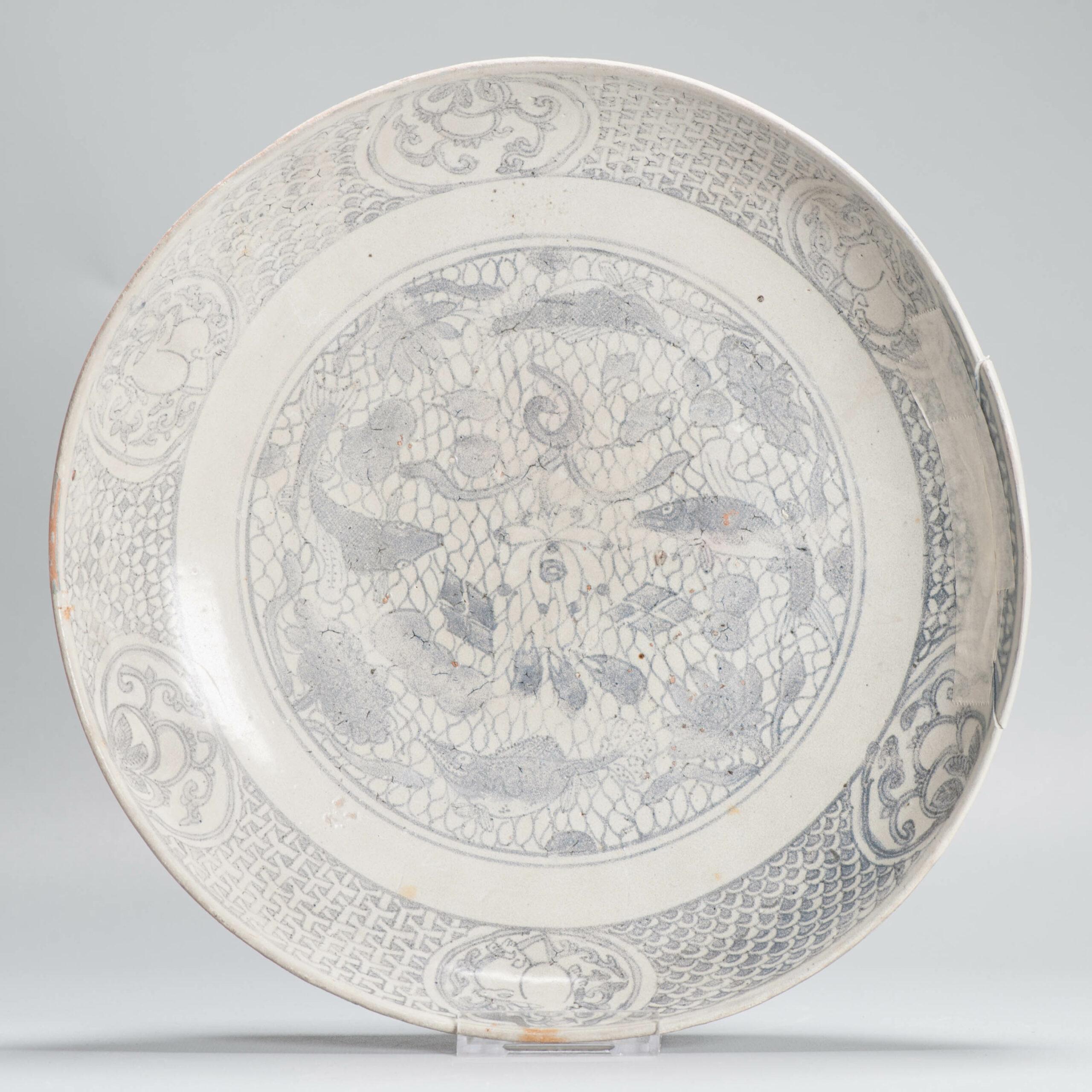 Sharing with you this interesting Jiajing dish. The dish has some unusual ware to it which made de painting fade. Almost seems like it was put into bleach.
Second half of the 16th century.

The dish is decorated wit a highly unusual scene of fishes,