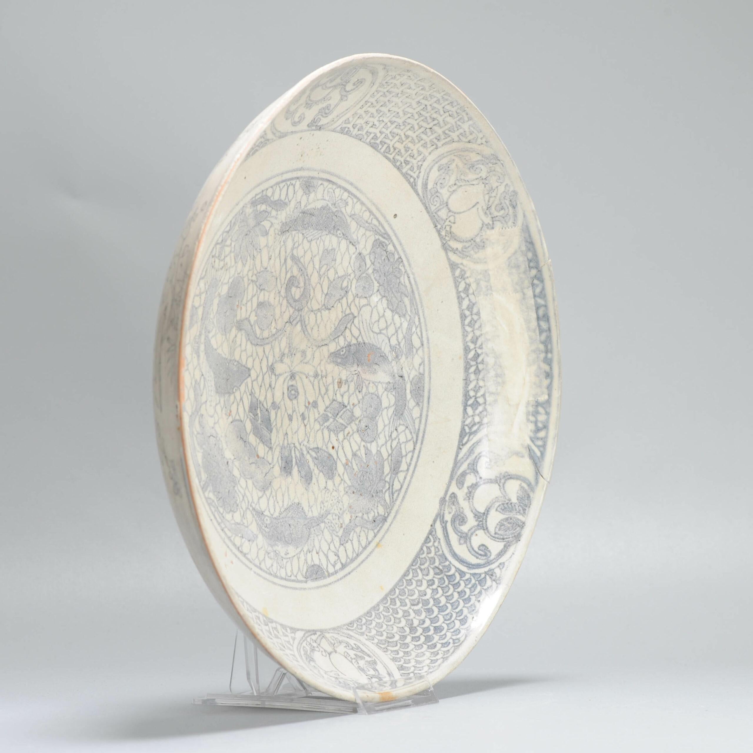 Antique Chinese Porcelain 16th century Jiajing/Wanli plate Fishes Fruits 2
