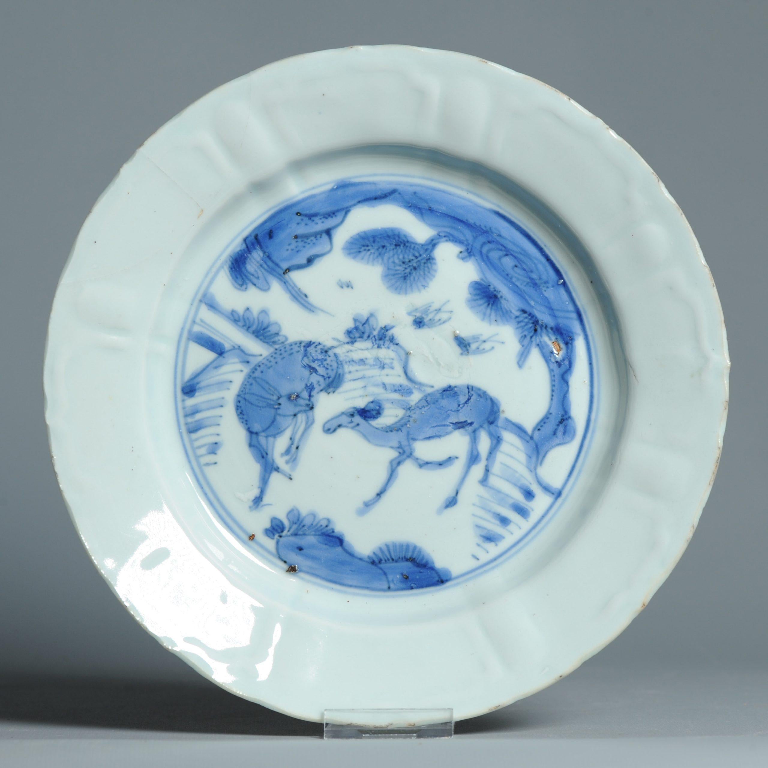 Ancienne Porcelaine Chinoise 17C Porcelaine Ming Transitional Deer Pine Sun Plate en vente 7