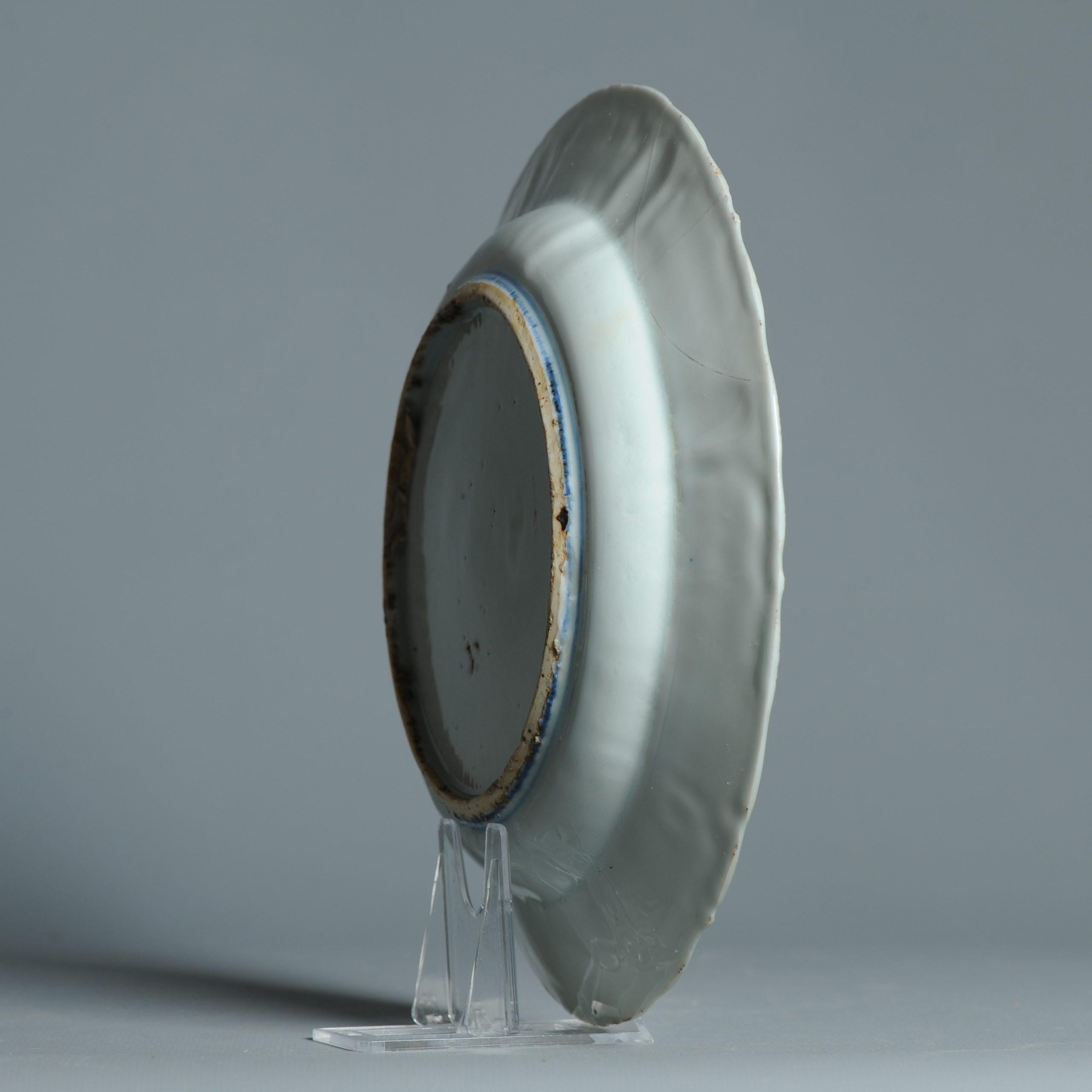 Ancienne Porcelaine Chinoise 17C Porcelaine Ming Transitional Deer Pine Sun Plate Bon état - En vente à Amsterdam, Noord Holland