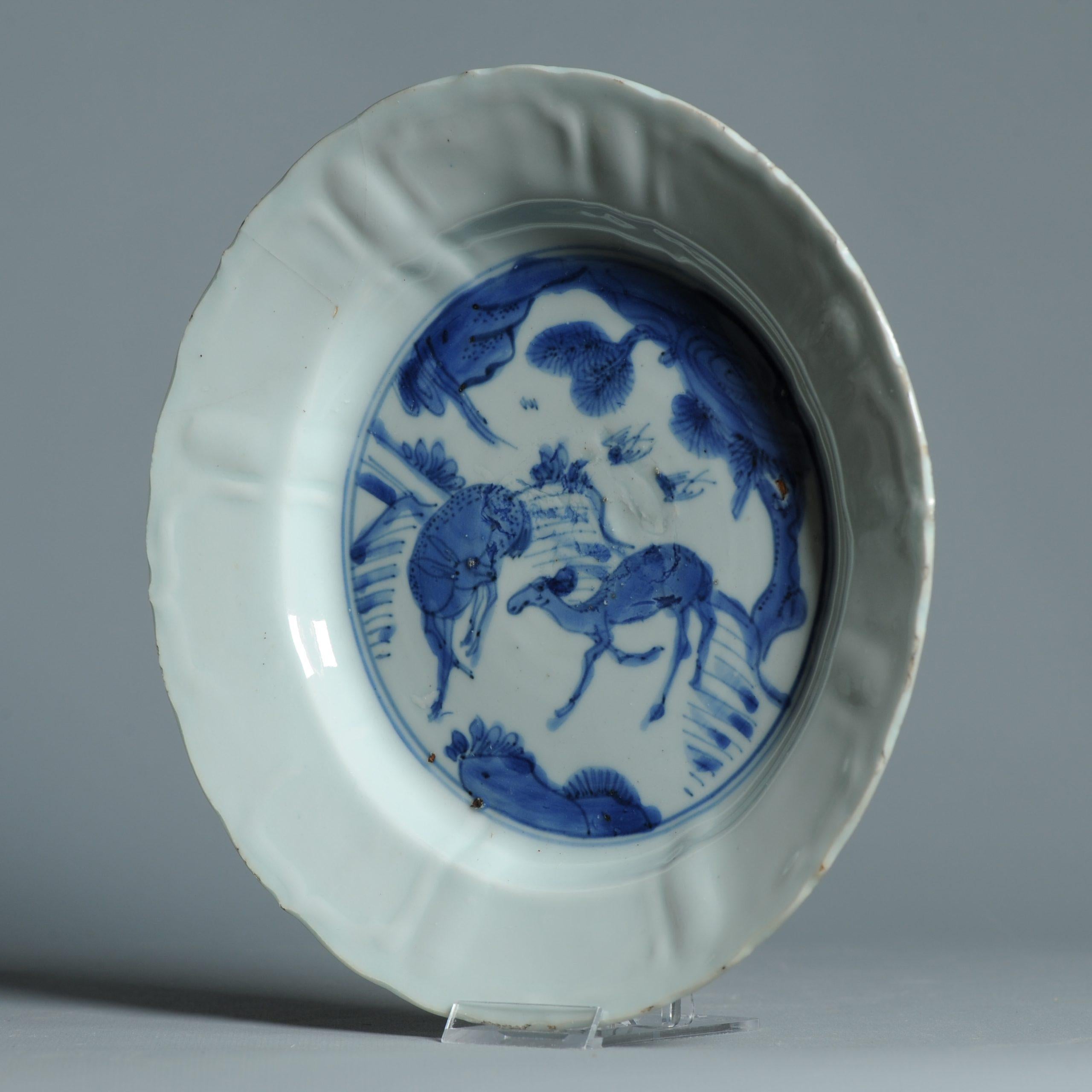 Ancienne Porcelaine Chinoise 17C Porcelaine Ming Transitional Deer Pine Sun Plate en vente 3