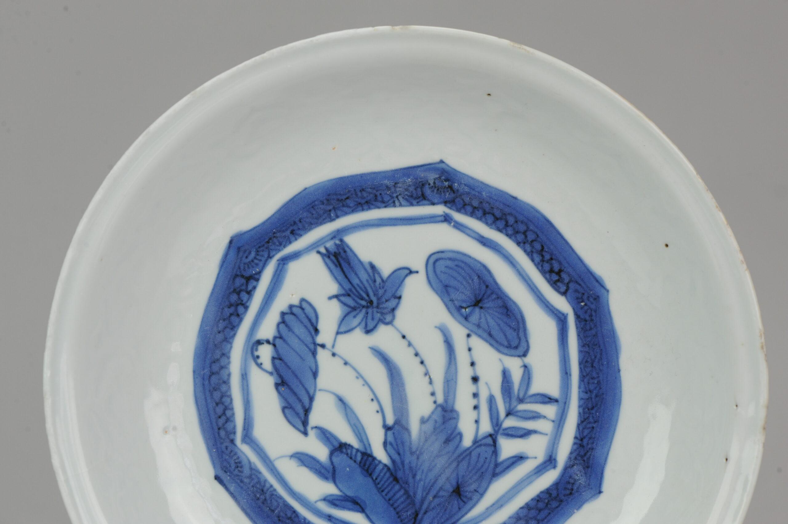 Antique Chinese Porcelain 17C Porcelain Ming Wanli Kraak Lotus Flowers Pond In Good Condition For Sale In Amsterdam, Noord Holland