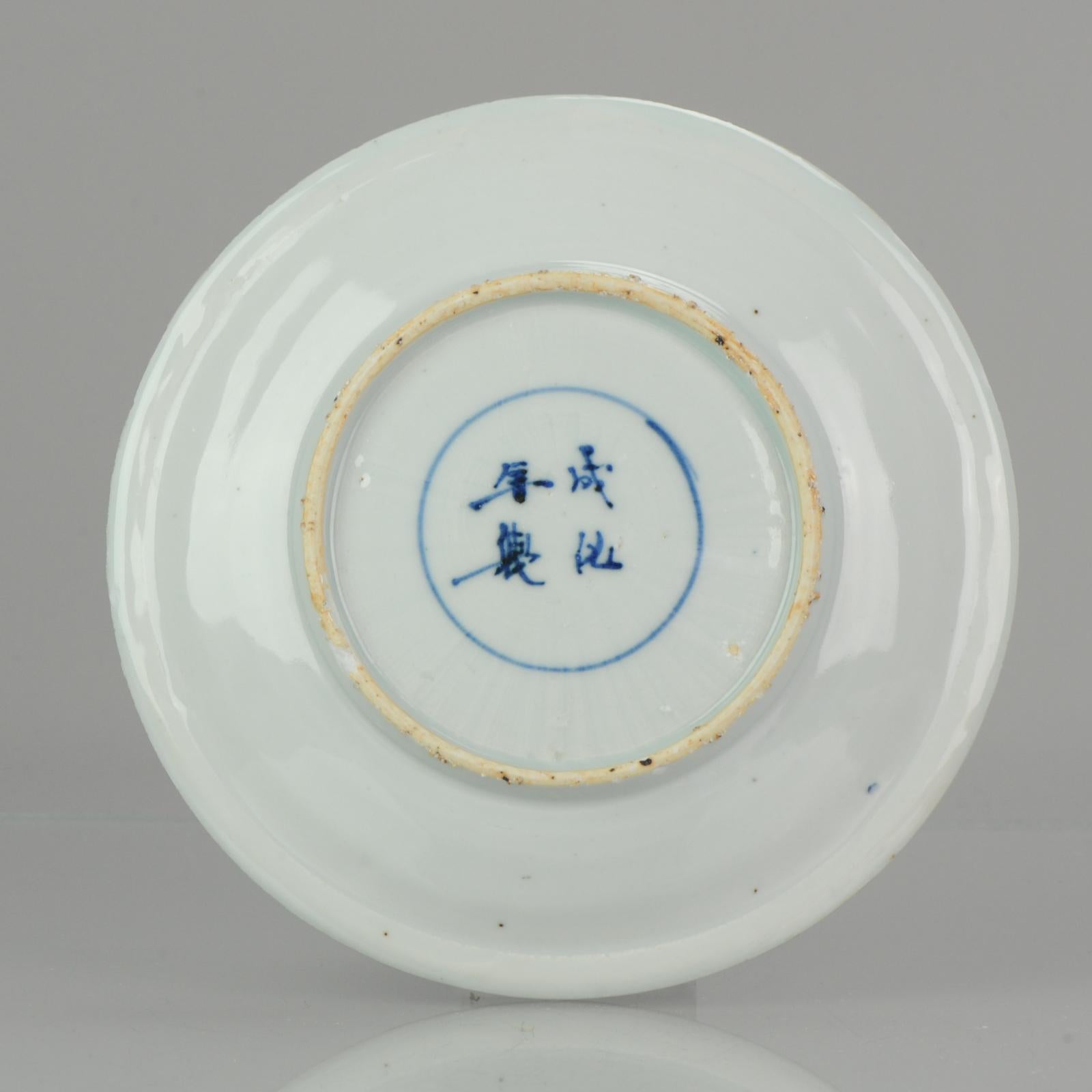 XVIIIe siècle et antérieur Antique Porcelaine Chinoise 17ème C Kosometsuke Umbrella Romantic Meeting Plate en vente