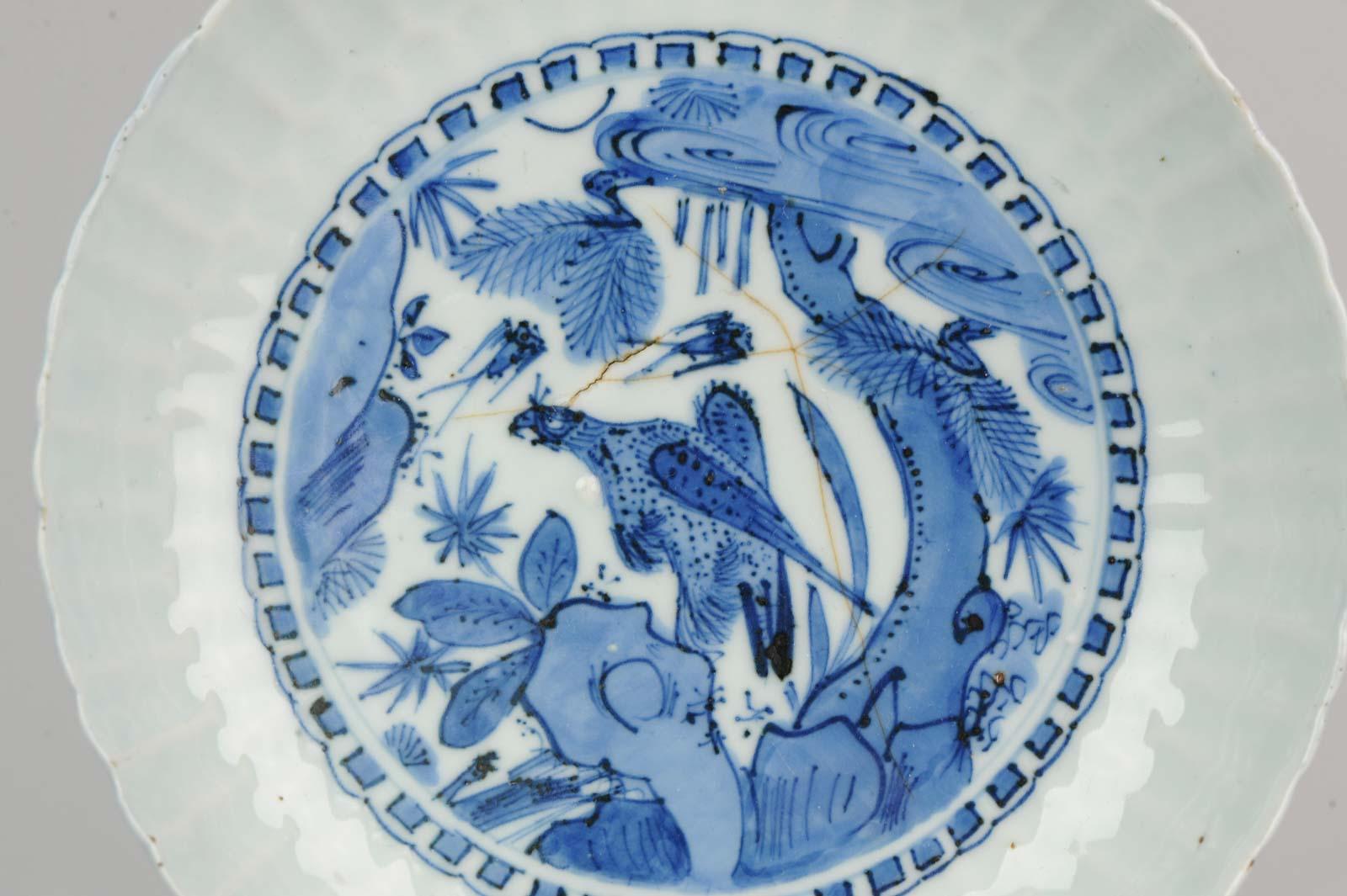 Ancien plat en porcelaine chinoise Kraak du 17ème siècle avec oiseau Bon état - En vente à Amsterdam, Noord Holland