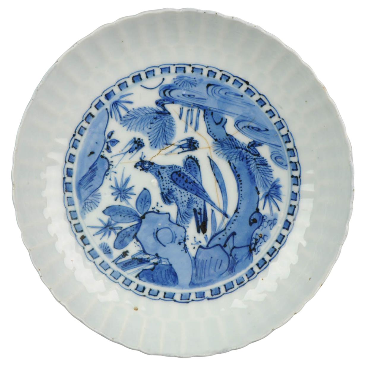 Ancien plat en porcelaine chinoise Kraak du 17ème siècle avec oiseau en vente