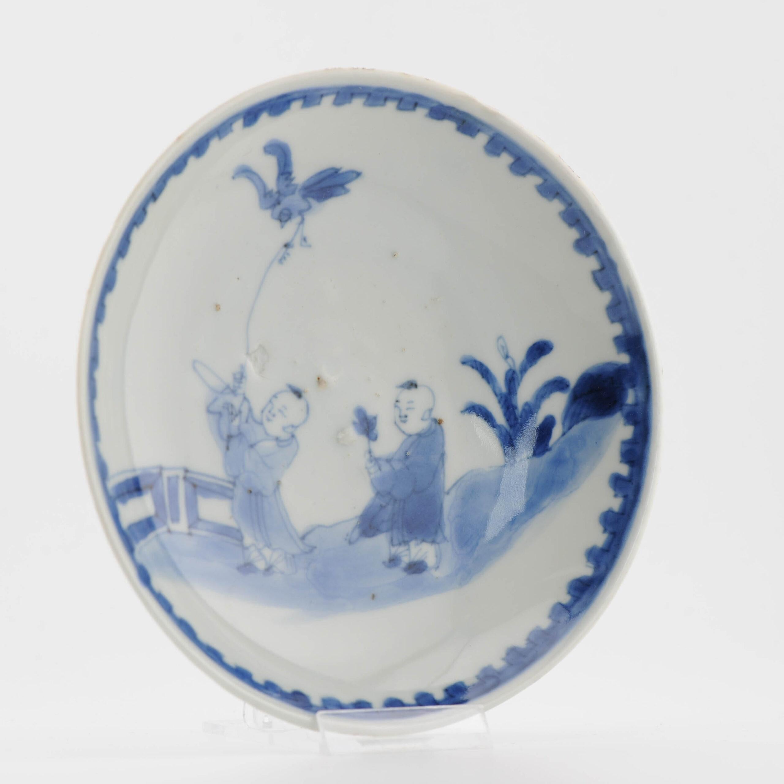 Plat chinois ancien du 17ème siècle de la période Ming, garçons et oiseaux en vente 10