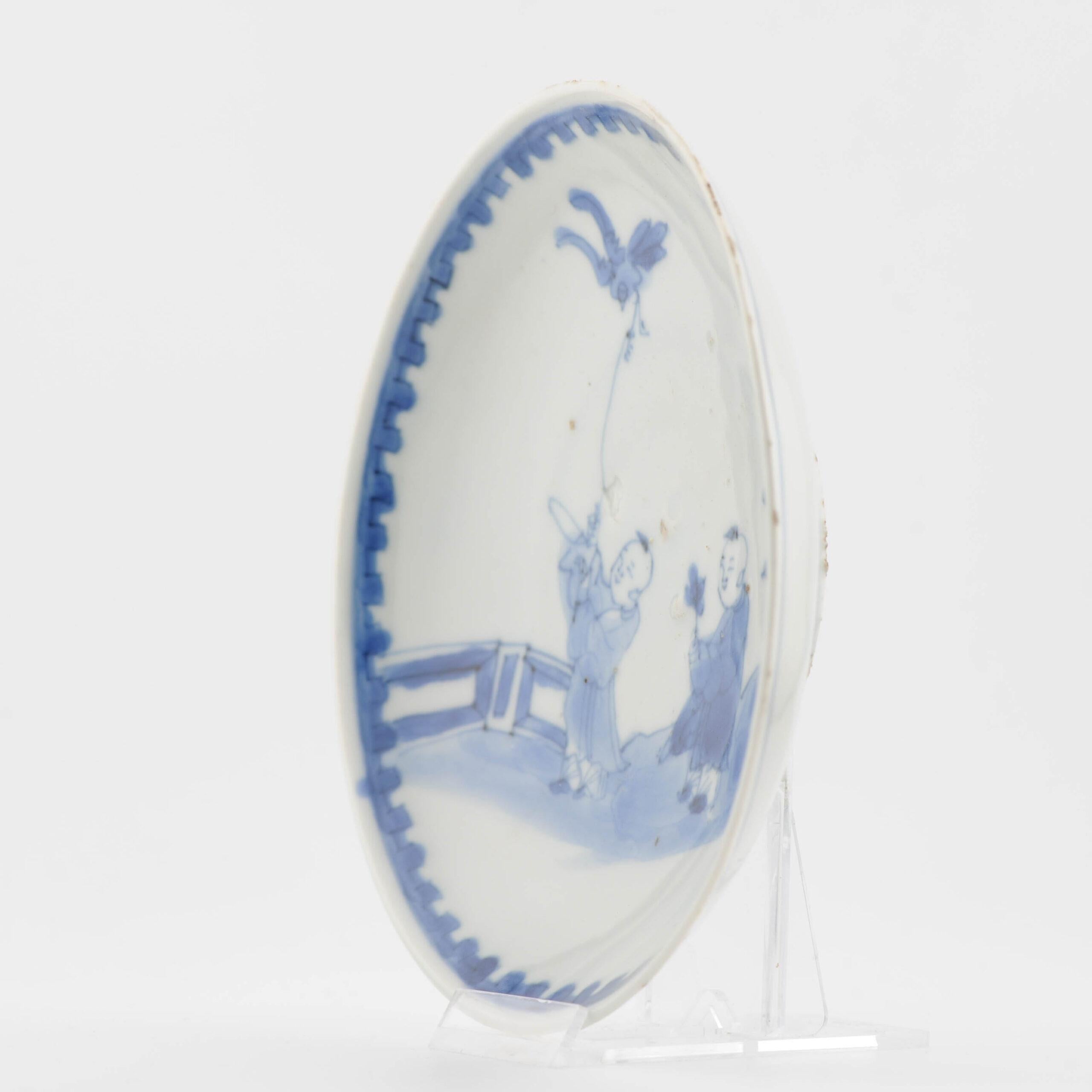 Plat chinois ancien du 17ème siècle de la période Ming, garçons et oiseaux en vente 12