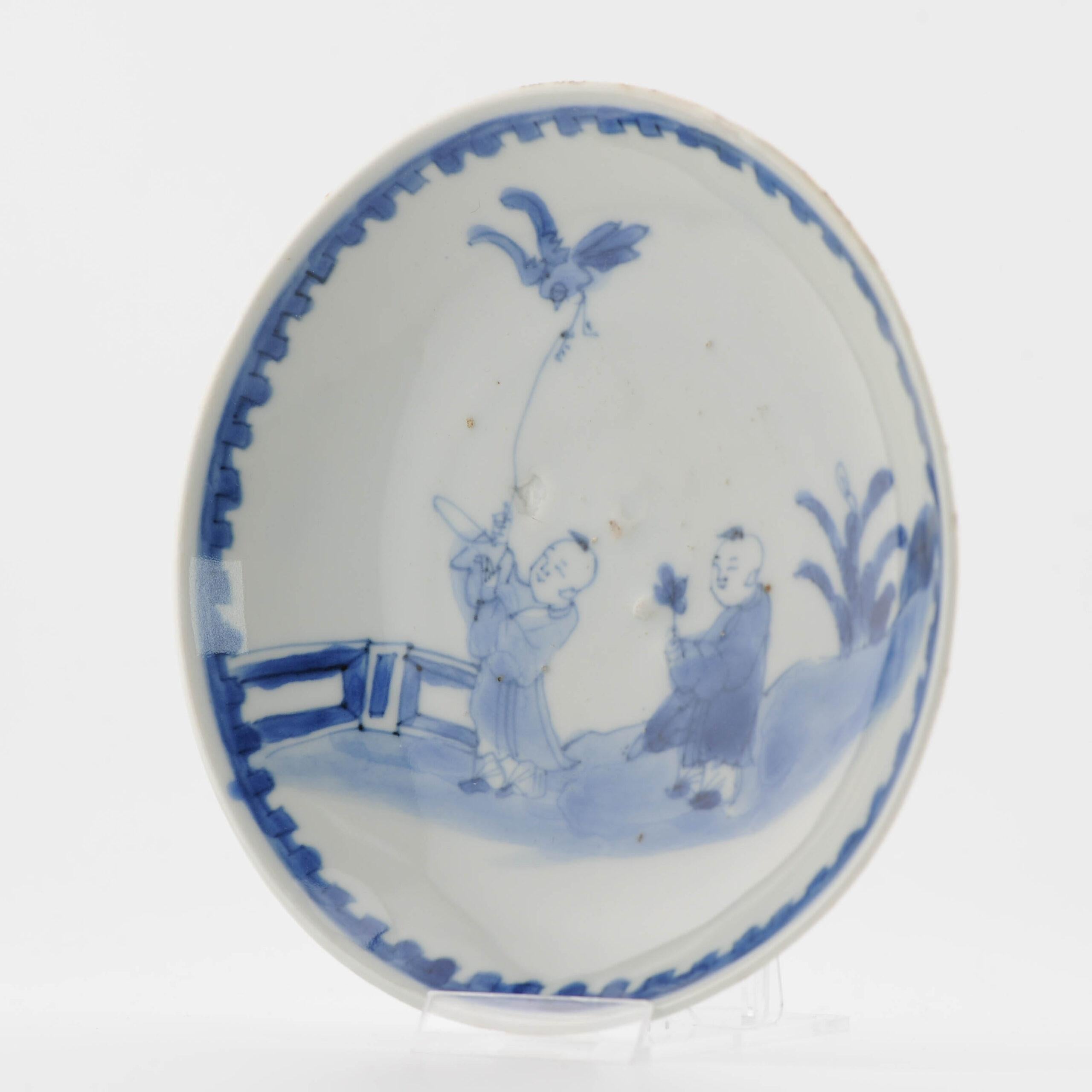 Plat chinois ancien du 17ème siècle de la période Ming, garçons et oiseaux en vente 1