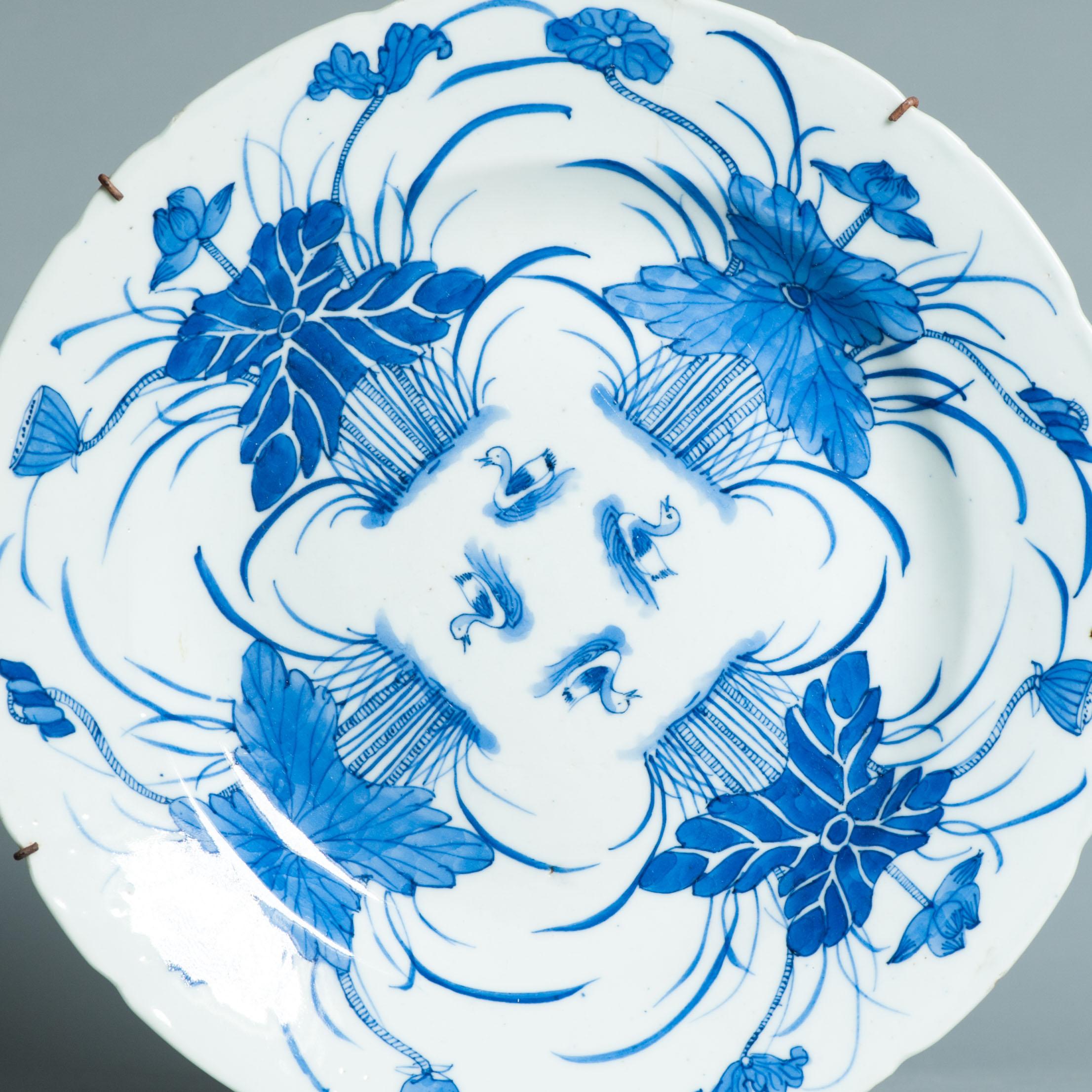 Antiguo Plato de Porcelana China 19C Bleu de Hue Estanque de Loto 'Jin Tang Fa Ji Chino en venta