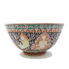 Antique Chinese Porcelain Bencharong Bowl for the Thai Market, 18th century.