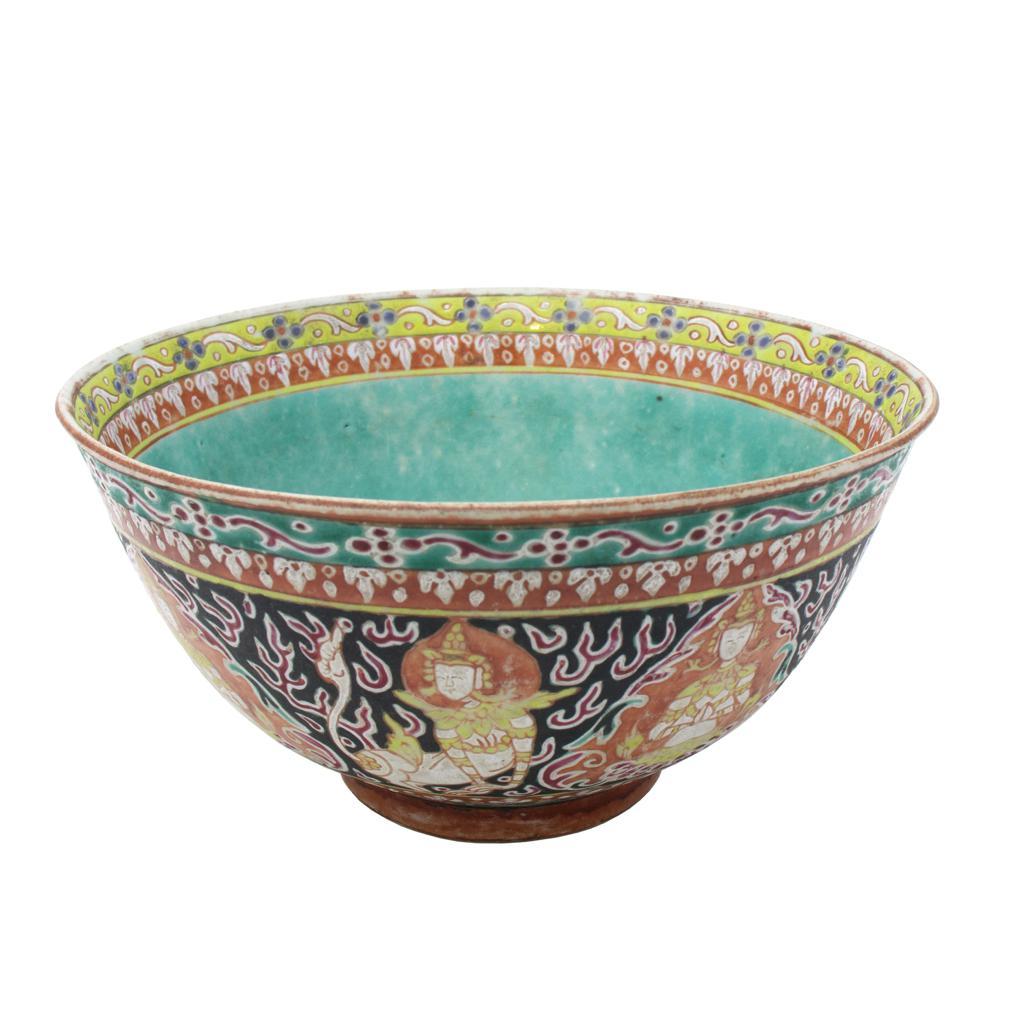 18th Century and Earlier Antique Chinese Porcelain Bencharong Bowl for the Thai Market, 18th century. For Sale