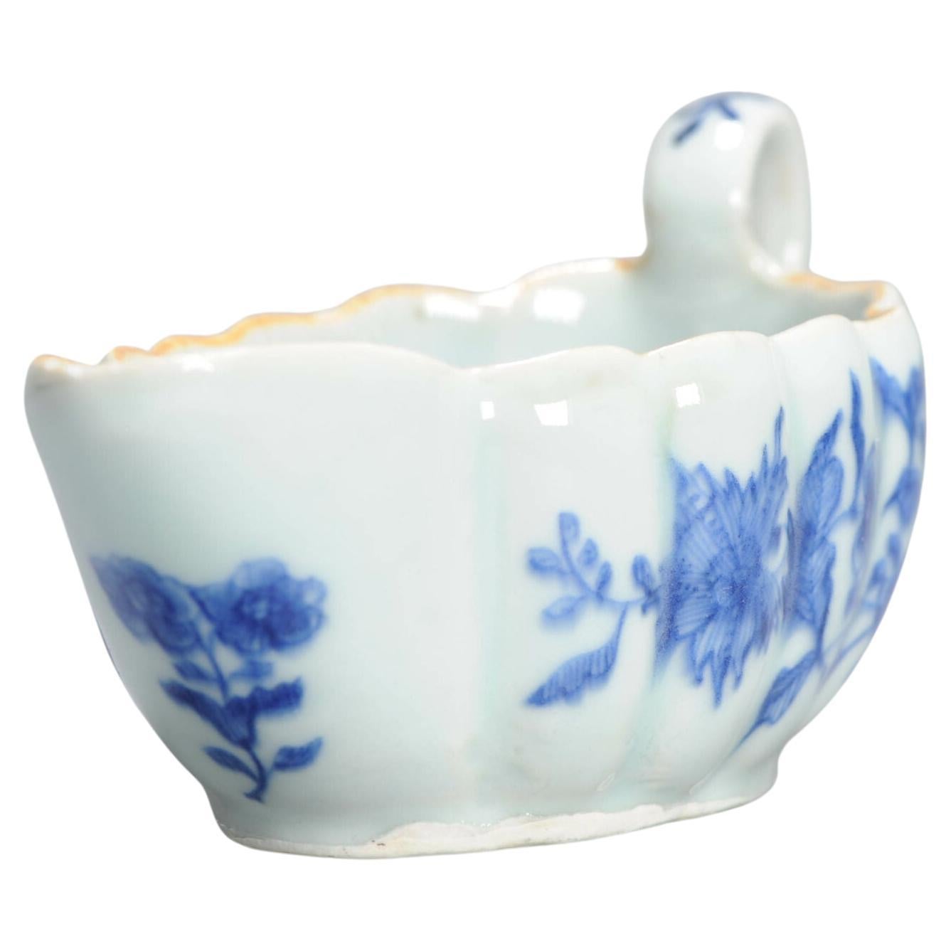 Antiguo Salsero Floral de Porcelana China Azul y Blanca, Siglo XVIII en venta